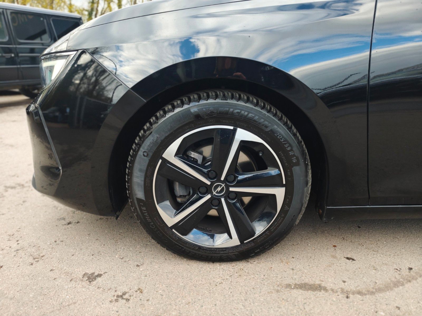 Fahrzeugabbildung Opel ASTRA L LIM BUSINNES EDITION*AUT*LED*KAMERA*2.HD