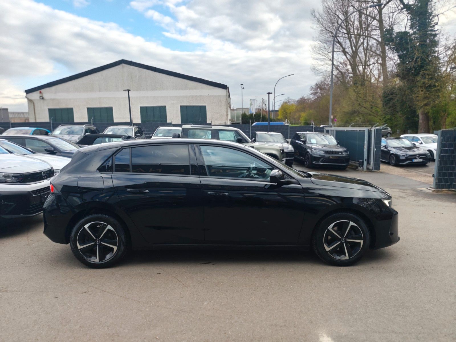 Fahrzeugabbildung Opel ASTRA L LIM BUSINNES EDITION*AUT*LED*KAMERA*2.HD