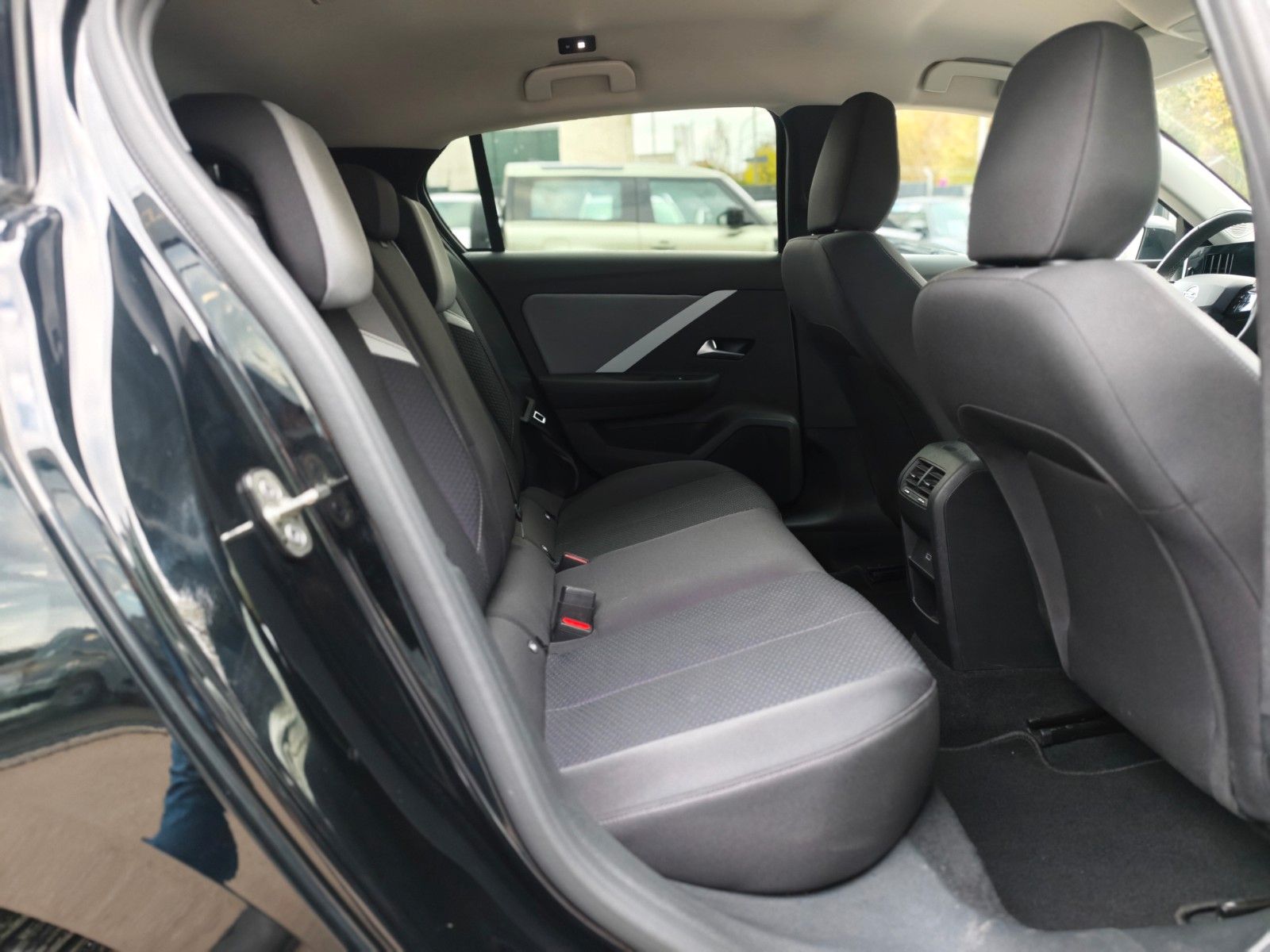 Fahrzeugabbildung Opel ASTRA L LIM BUSINNES EDITION*AUT*LED*KAMERA*2.HD