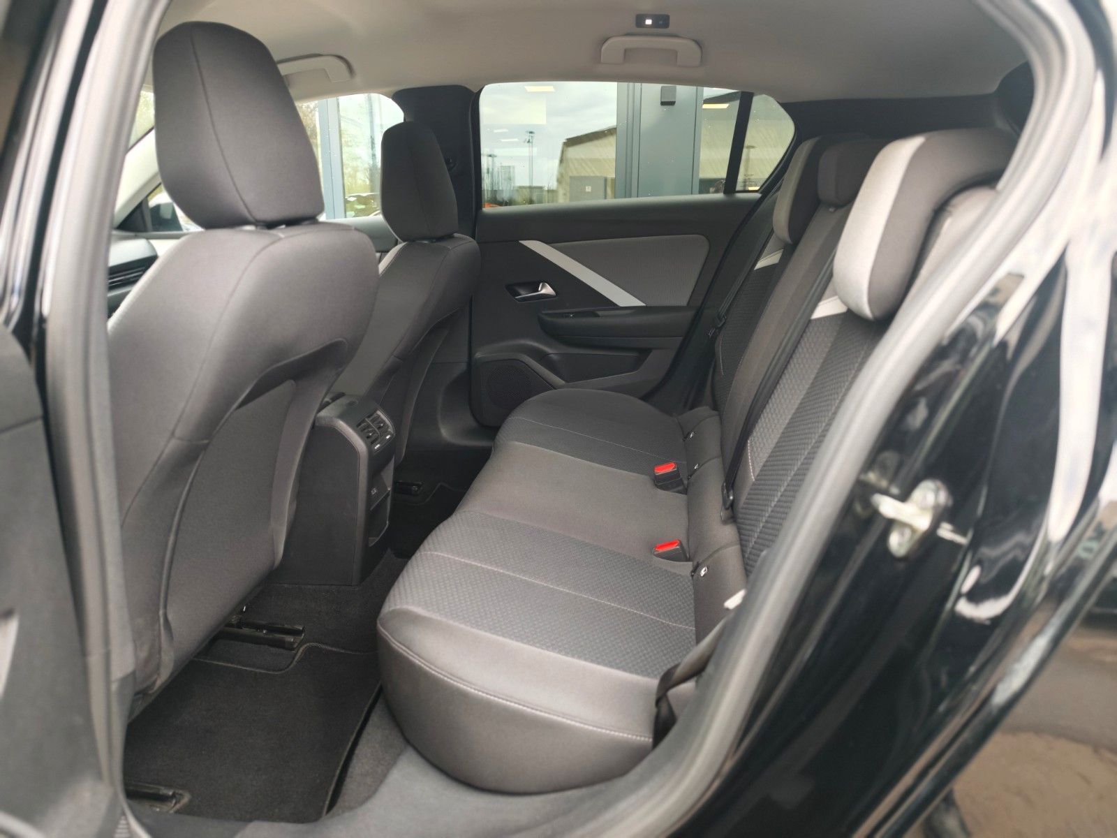 Fahrzeugabbildung Opel ASTRA L LIM BUSINNES EDITION*AUT*LED*KAMERA*2.HD