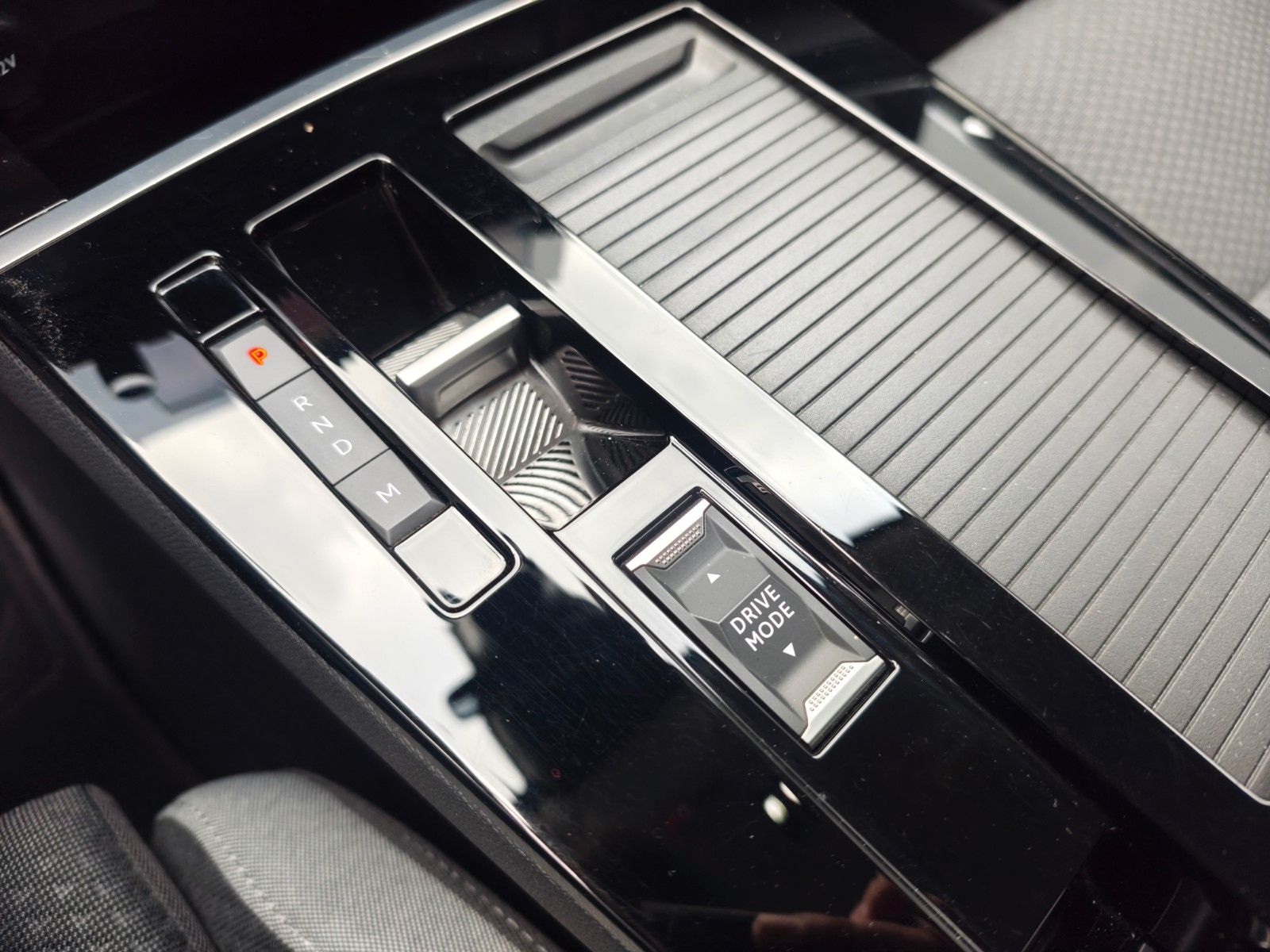 Fahrzeugabbildung Opel ASTRA L LIM BUSINNES EDITION*AUT*LED*KAMERA*2.HD