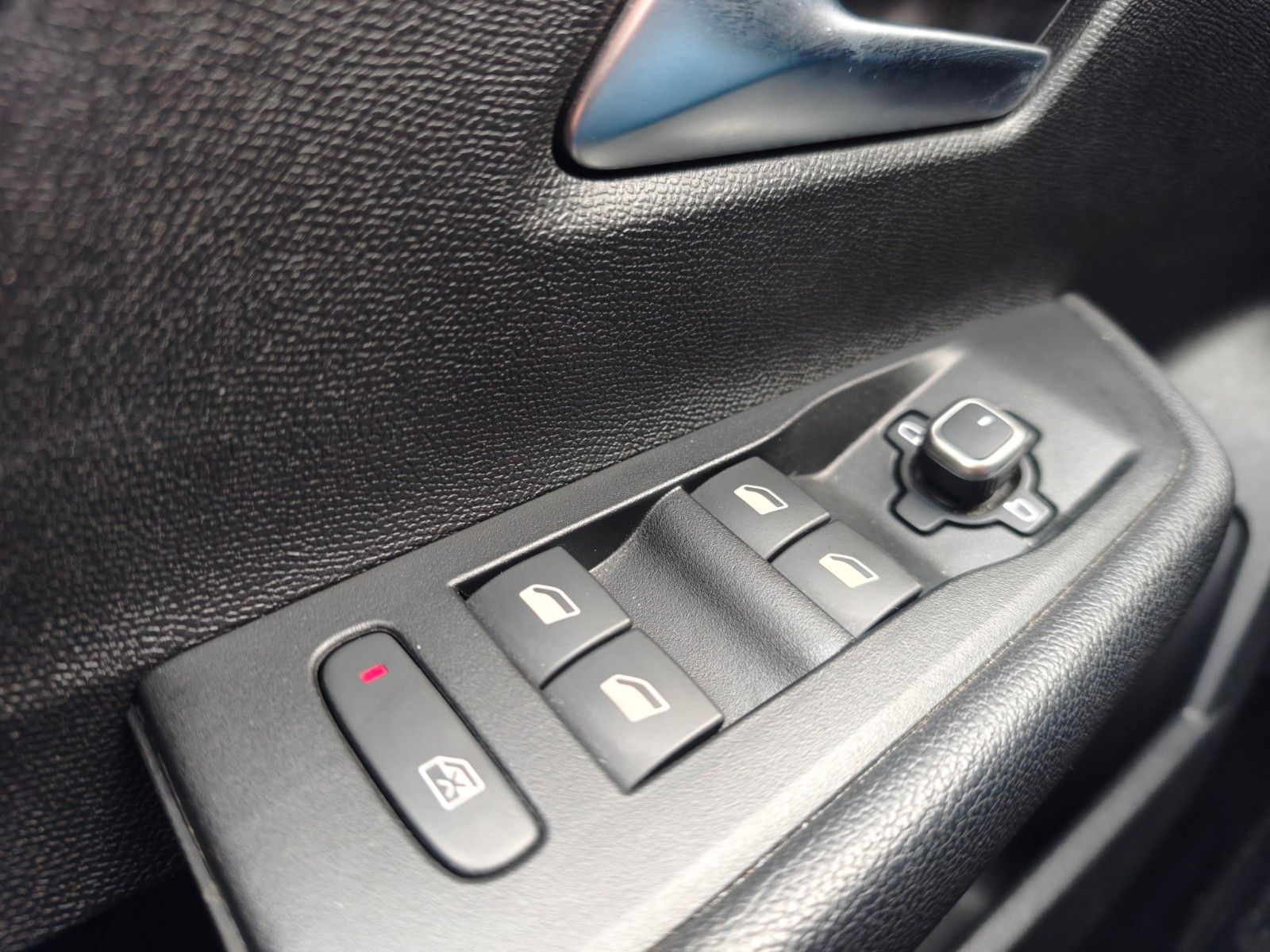 Fahrzeugabbildung Opel ASTRA L LIM BUSINNES EDITION*AUT*LED*KAMERA*2.HD