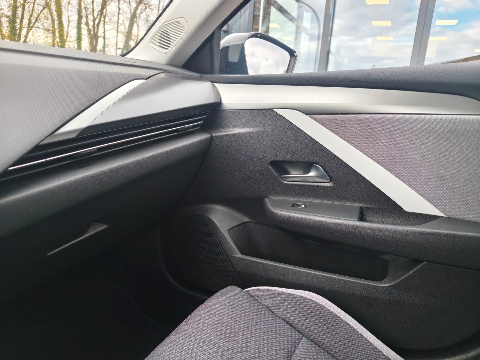 Fahrzeugabbildung Opel ASTRA L LIM BUSINNES EDITION*AUT*LED*KAMERA*2.HD