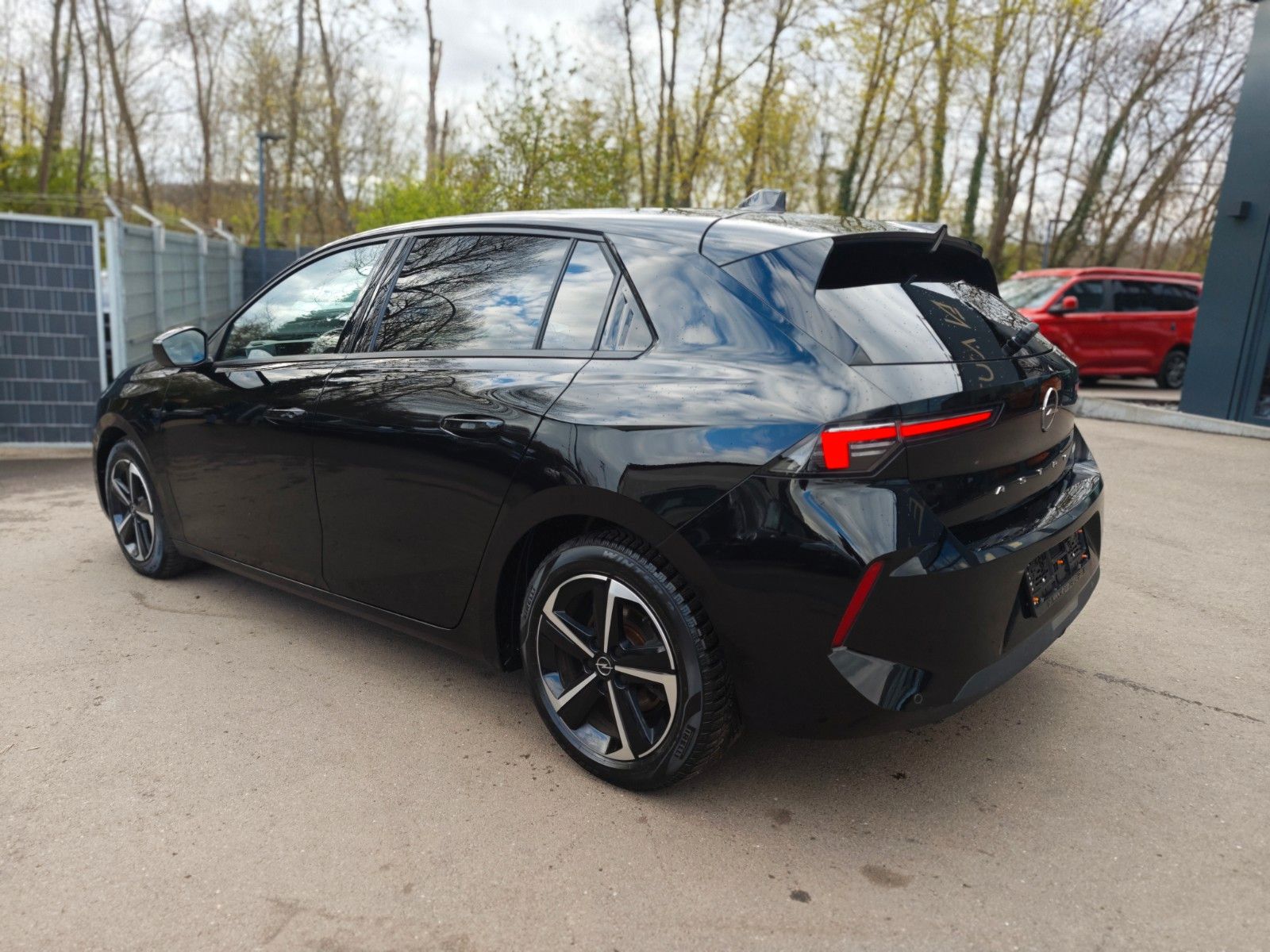 Fahrzeugabbildung Opel ASTRA L LIM BUSINNES EDITION*AUT*LED*KAMERA*2.HD