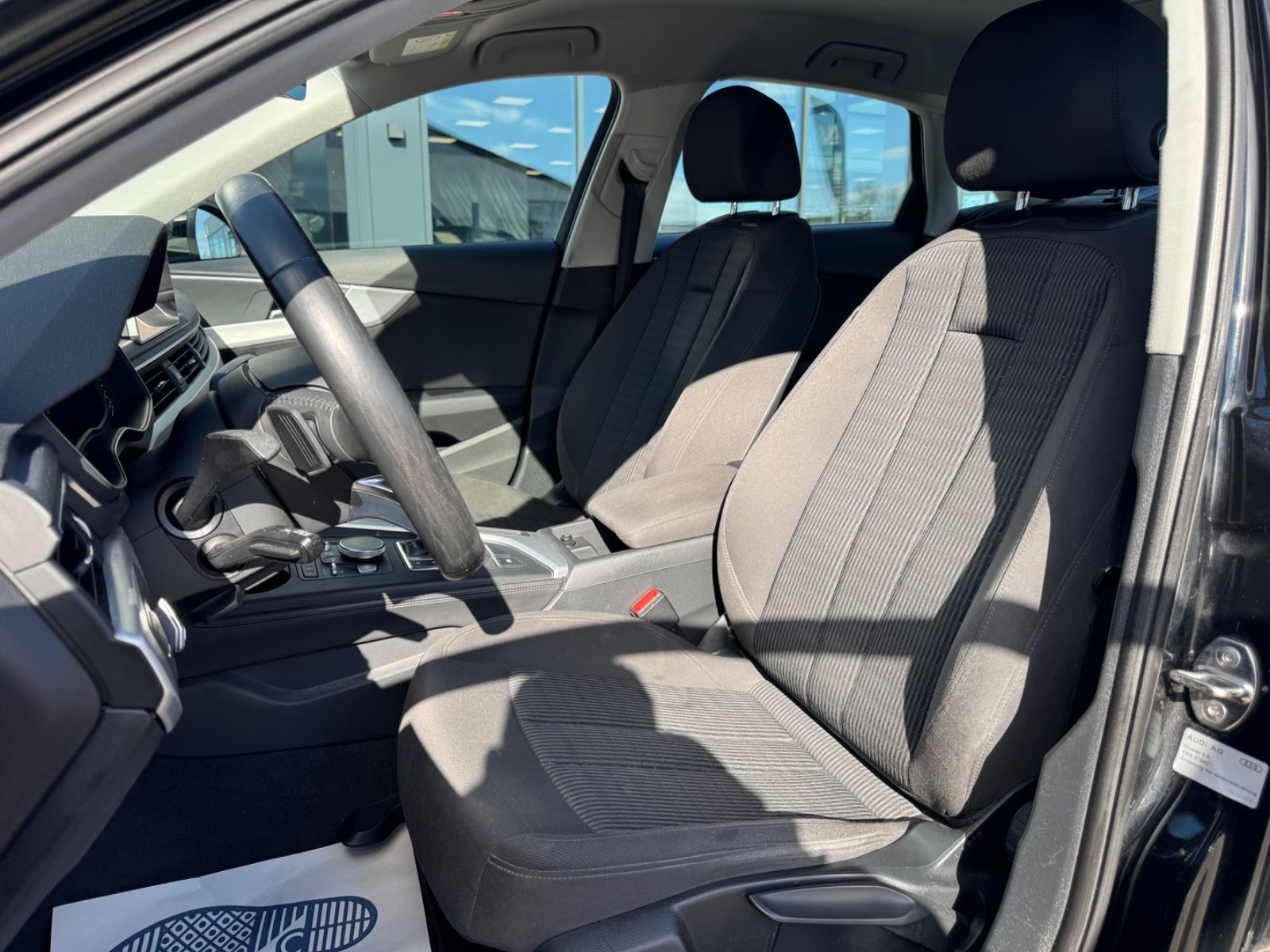 Fahrzeugabbildung Audi A4 LIM. DESIGN 2.0 TDI*NAVI*PDC*XENON*EURO6*