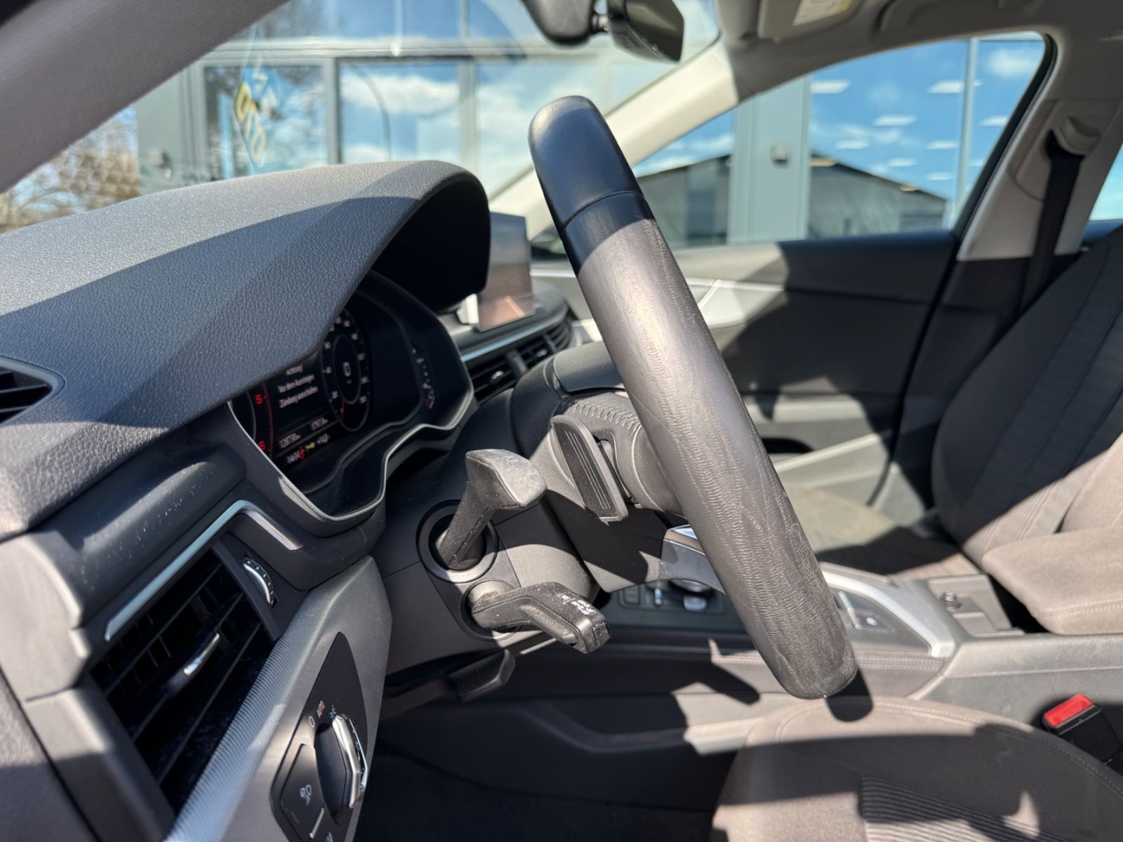 Fahrzeugabbildung Audi A4 LIM. DESIGN 2.0 TDI*NAVI*PDC*XENON*EURO6*