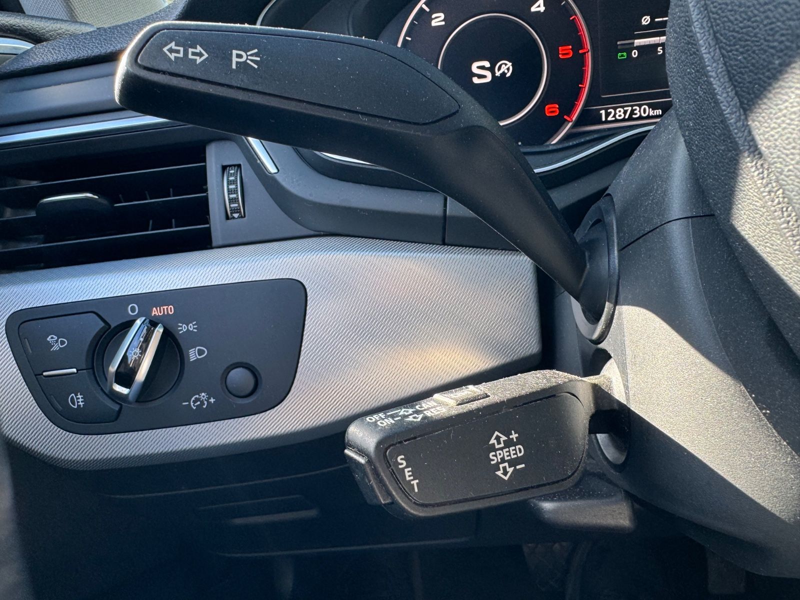 Fahrzeugabbildung Audi A4 LIM. DESIGN 2.0 TDI*NAVI*PDC*XENON*EURO6*