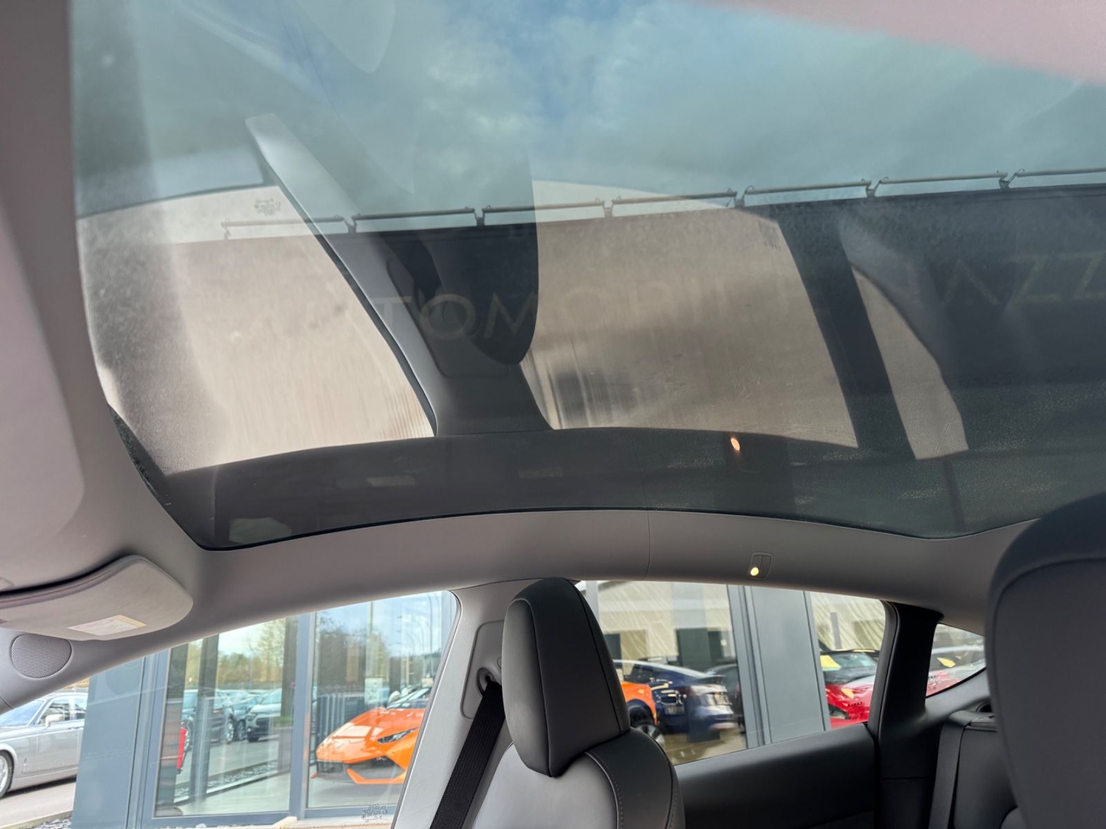 Fahrzeugabbildung Tesla MODEL Y*PANORAMA*LEDER*KAMERA*SHZ*1.HD*TOP