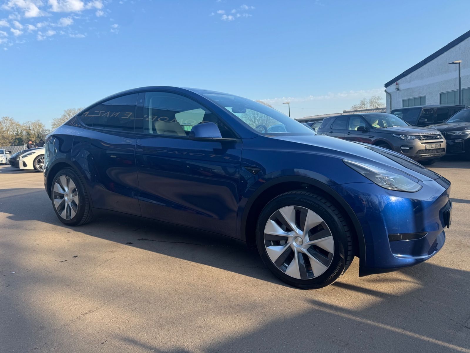 Fahrzeugabbildung Tesla MODEL Y*PANORAMA*LEDER*KAMERA*SHZ*1.HD*TOP