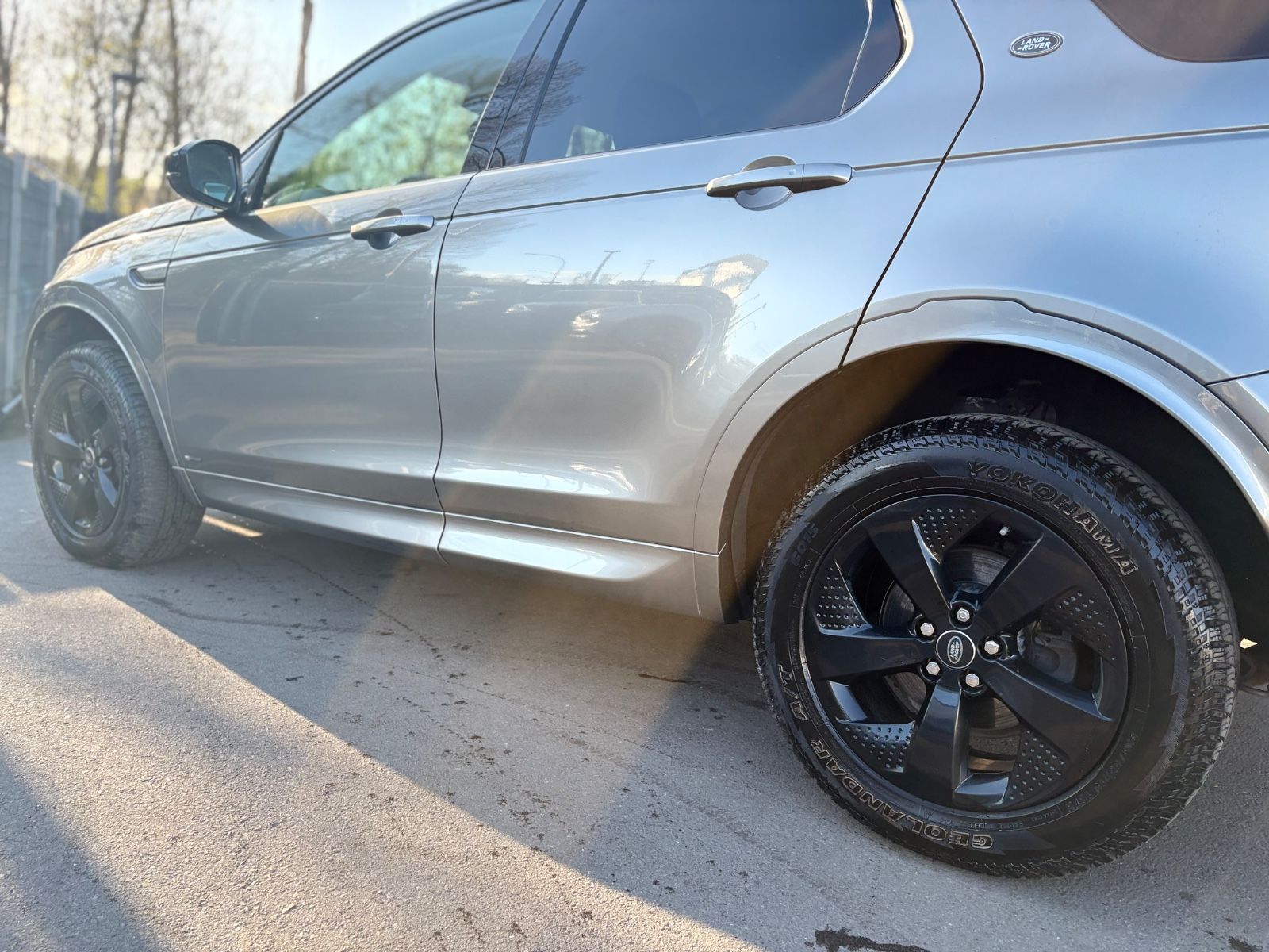 Fahrzeugabbildung Land Rover DISCOVERY SPORT S R-DYNAMIC AWD*KAMERA*2.HD*