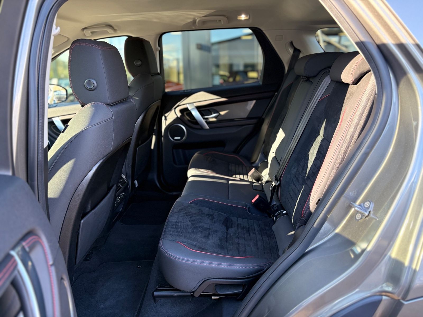 Fahrzeugabbildung Land Rover DISCOVERY SPORT S R-DYNAMIC AWD*KAMERA*2.HD*