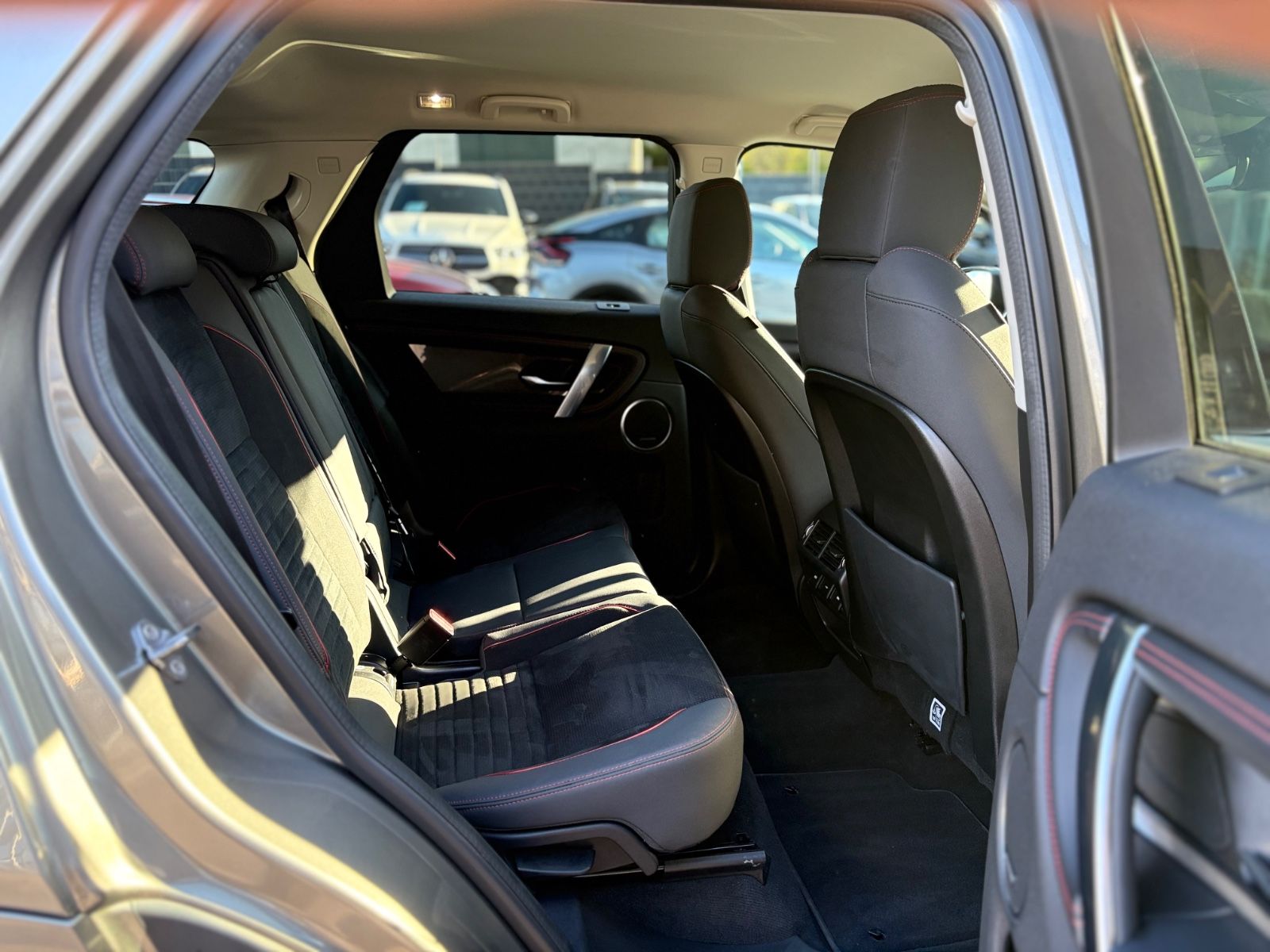 Fahrzeugabbildung Land Rover DISCOVERY SPORT S R-DYNAMIC AWD*KAMERA*2.HD*