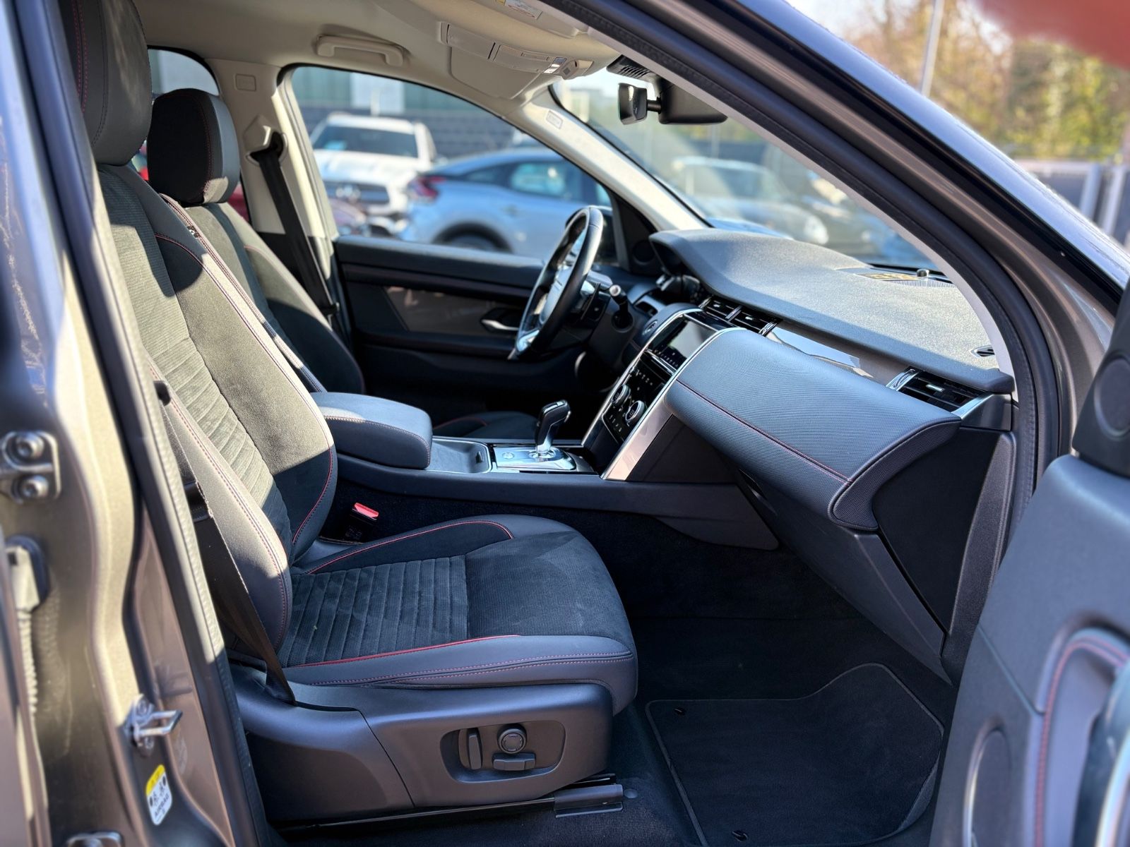 Fahrzeugabbildung Land Rover DISCOVERY SPORT S R-DYNAMIC AWD*KAMERA*2.HD*