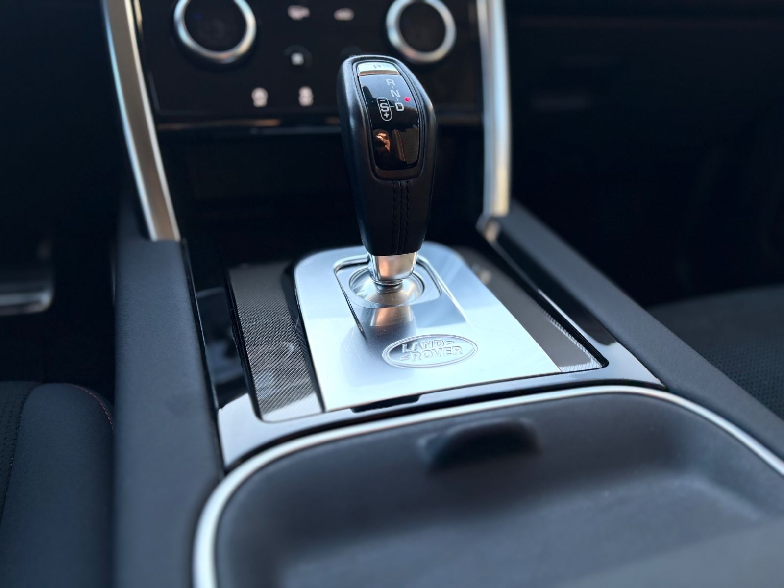 Fahrzeugabbildung Land Rover DISCOVERY SPORT S R-DYNAMIC AWD*KAMERA*2.HD*