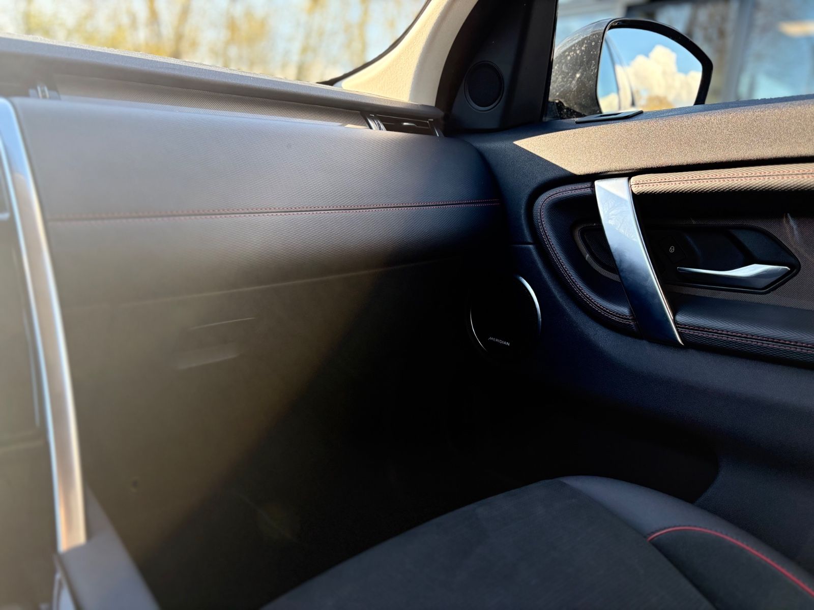 Fahrzeugabbildung Land Rover DISCOVERY SPORT S R-DYNAMIC AWD*KAMERA*2.HD*