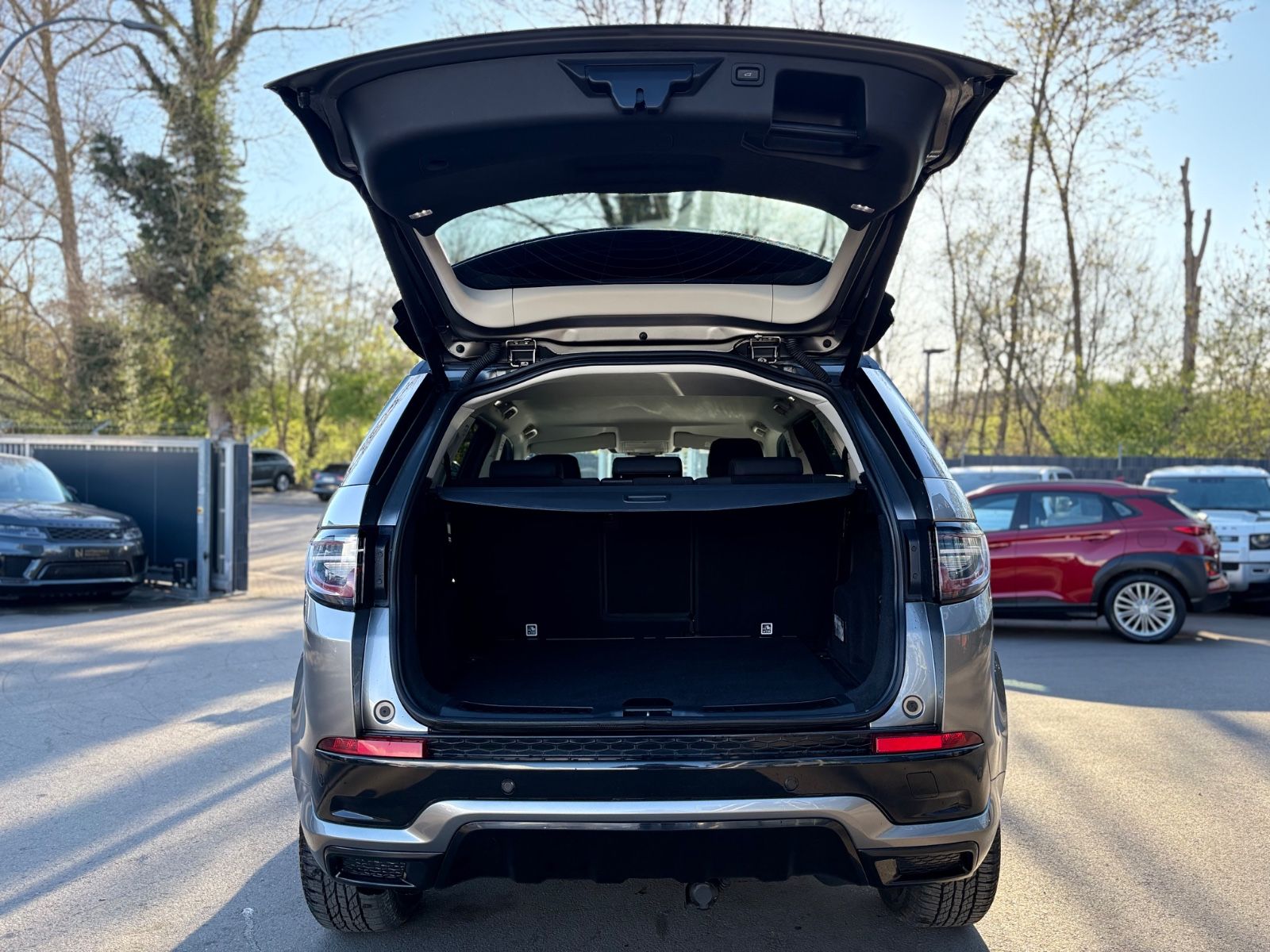 Fahrzeugabbildung Land Rover DISCOVERY SPORT S R-DYNAMIC AWD*KAMERA*2.HD*