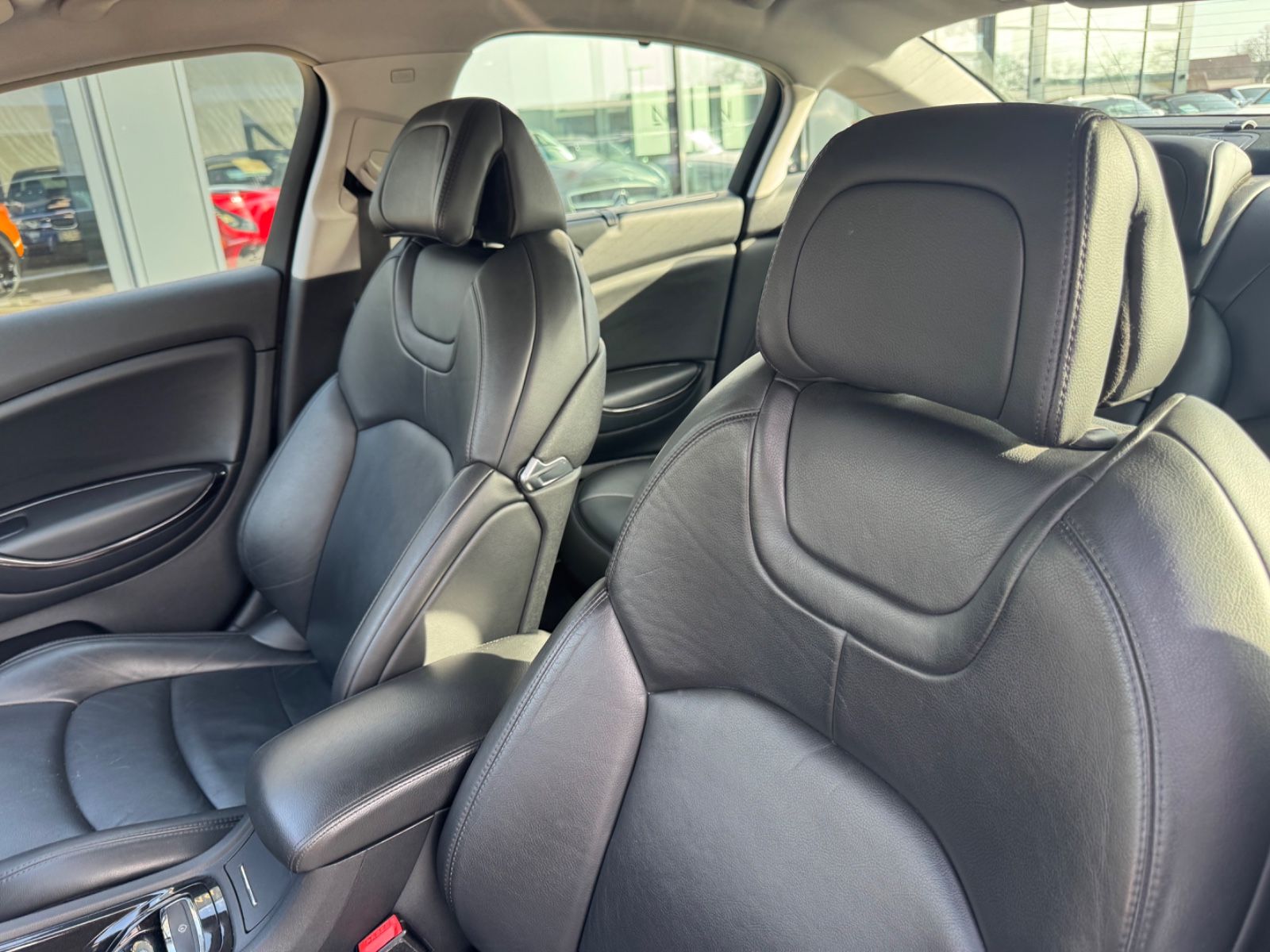 Fahrzeugabbildung Citroën C5 LIM*EXCLUSIVE*AUT*LEDER*LED*2.HD*EURO6*TOP