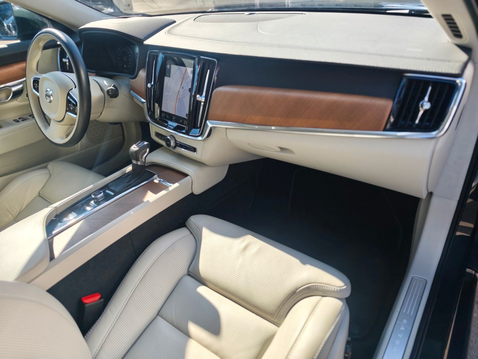 Fahrzeugabbildung Volvo V90 KOMBI INSCRIPTION AWD*360°*MASSAGE*