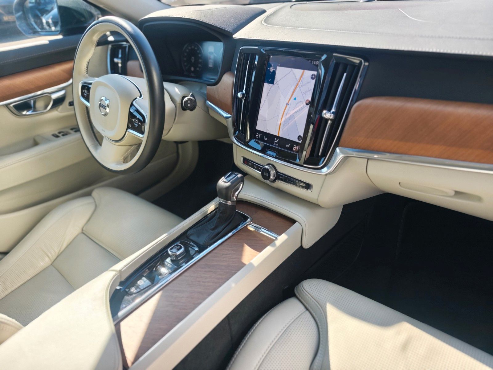 Fahrzeugabbildung Volvo V90 KOMBI INSCRIPTION AWD*360°*MASSAGE*