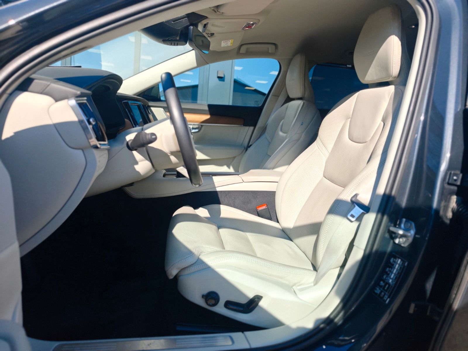 Fahrzeugabbildung Volvo V90 KOMBI INSCRIPTION AWD*360°*MASSAGE*