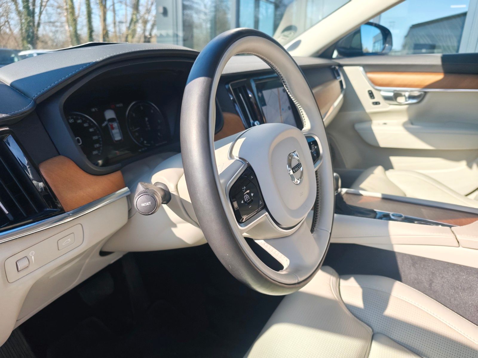 Fahrzeugabbildung Volvo V90 KOMBI INSCRIPTION AWD*360°*MASSAGE*