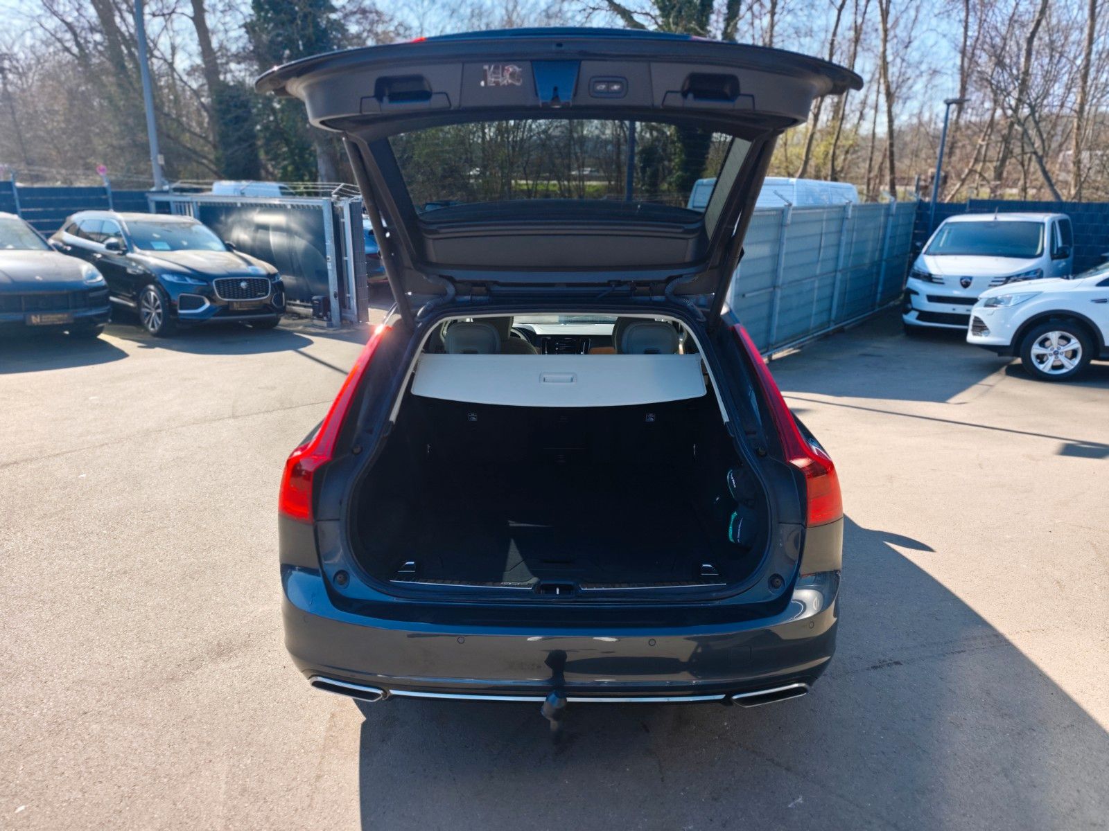 Fahrzeugabbildung Volvo V90 KOMBI INSCRIPTION AWD*360°*MASSAGE*