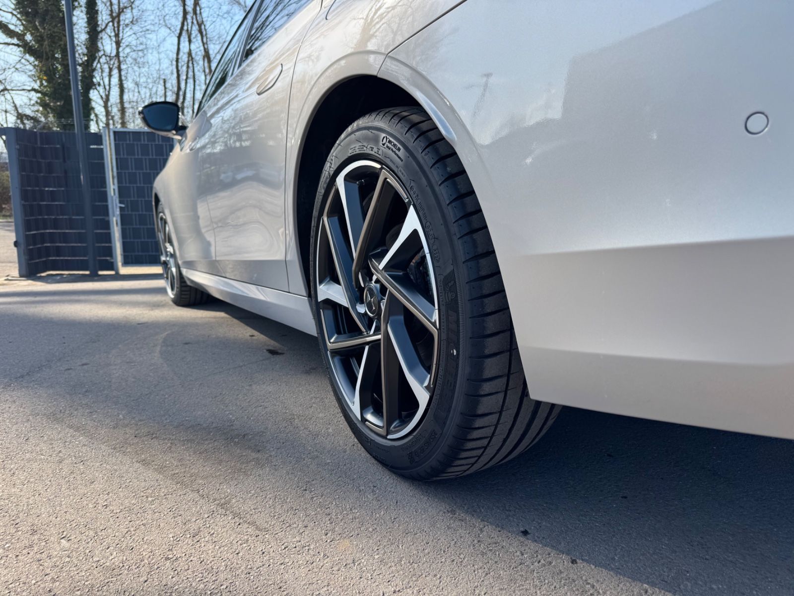 Fahrzeugabbildung DS Automobiles DS9 E-TENSE 250 kW RIVOLI +*LED*NAVI*PANORAMA*1