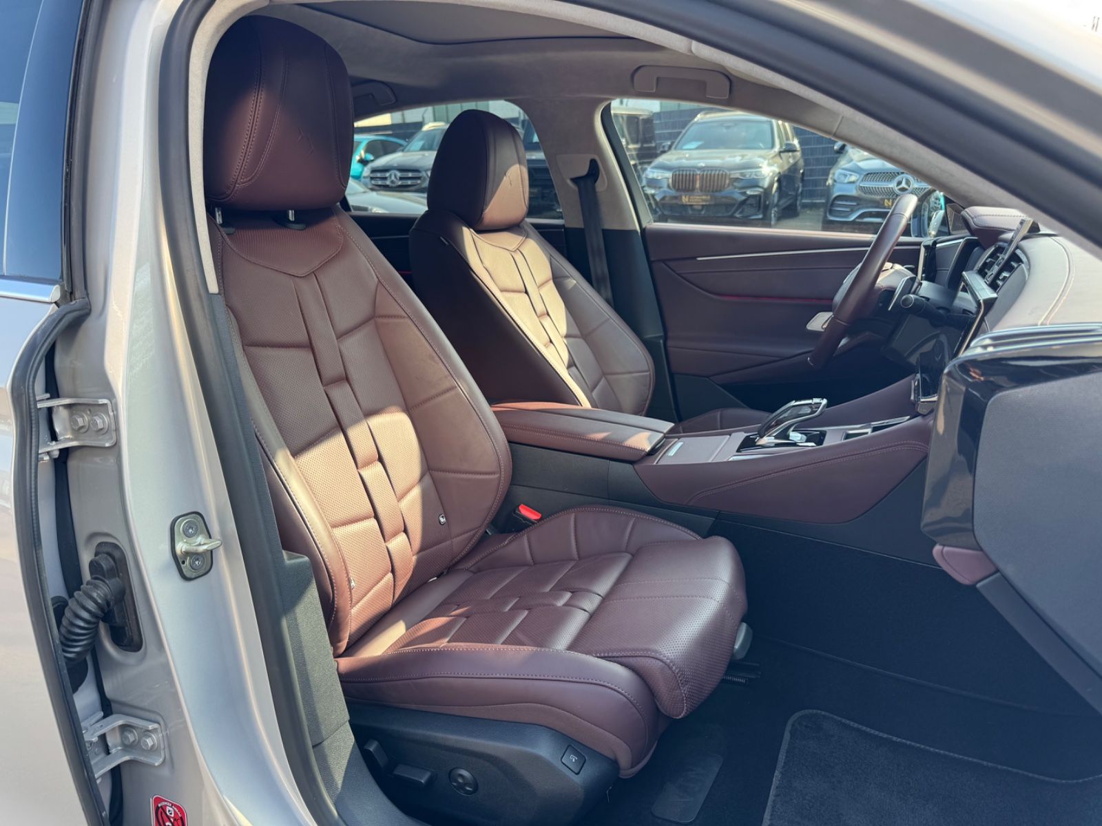 Fahrzeugabbildung DS Automobiles DS9 E-TENSE 250 kW RIVOLI +*LED*NAVI*PANORAMA*1