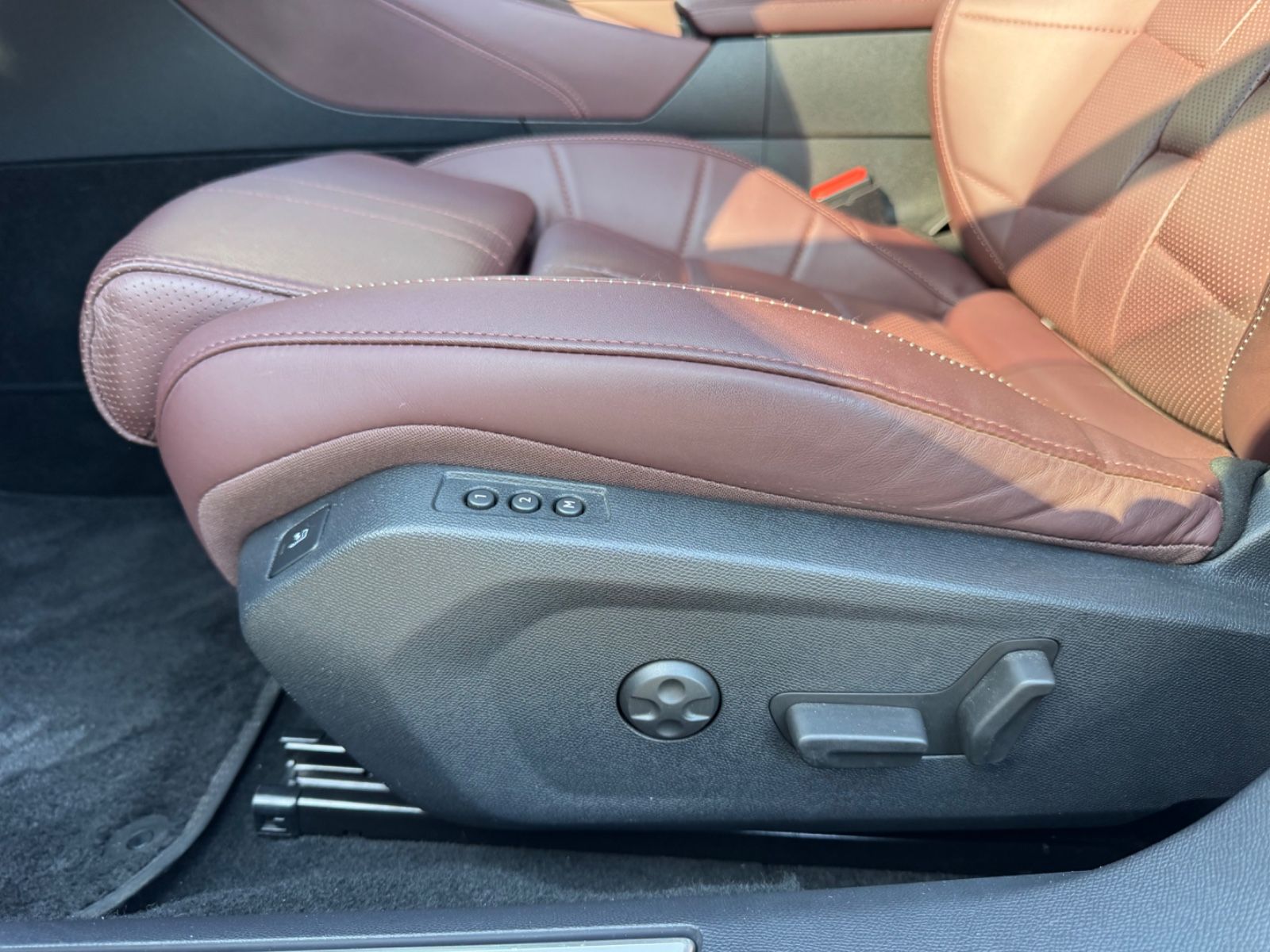 Fahrzeugabbildung DS Automobiles DS9 E-TENSE 250 kW RIVOLI +*LED*NAVI*PANORAMA*1