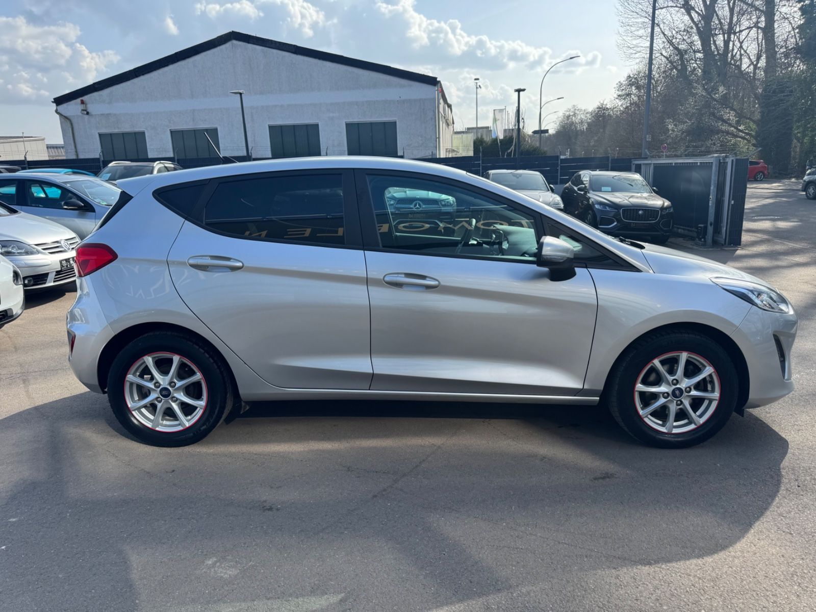 Fahrzeugabbildung Ford FIESTA TREND *NAVI*SHZ*ALU*5-TUERIG*