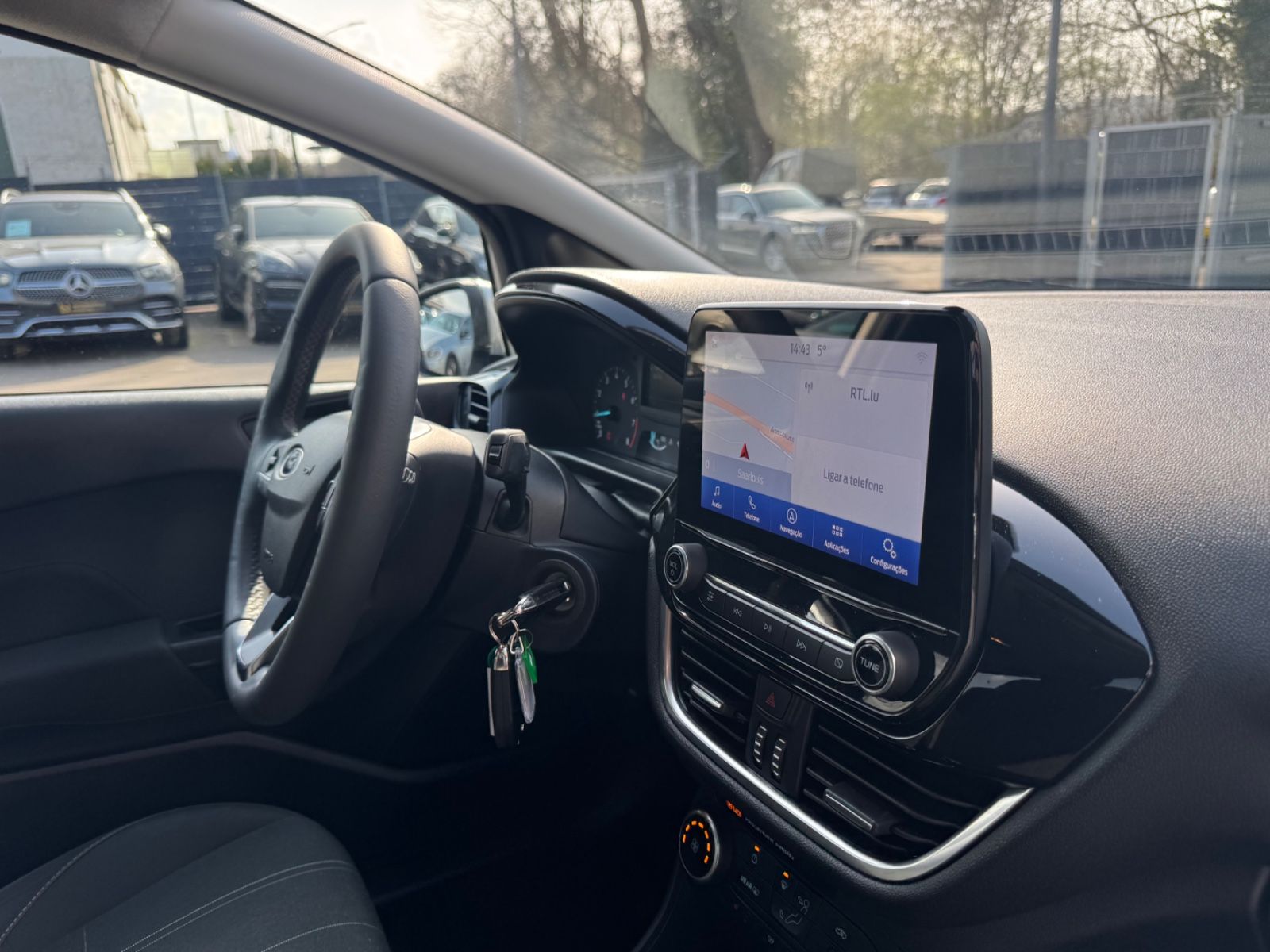 Fahrzeugabbildung Ford FIESTA TREND *NAVI*SHZ*ALU*5-TUERIG*