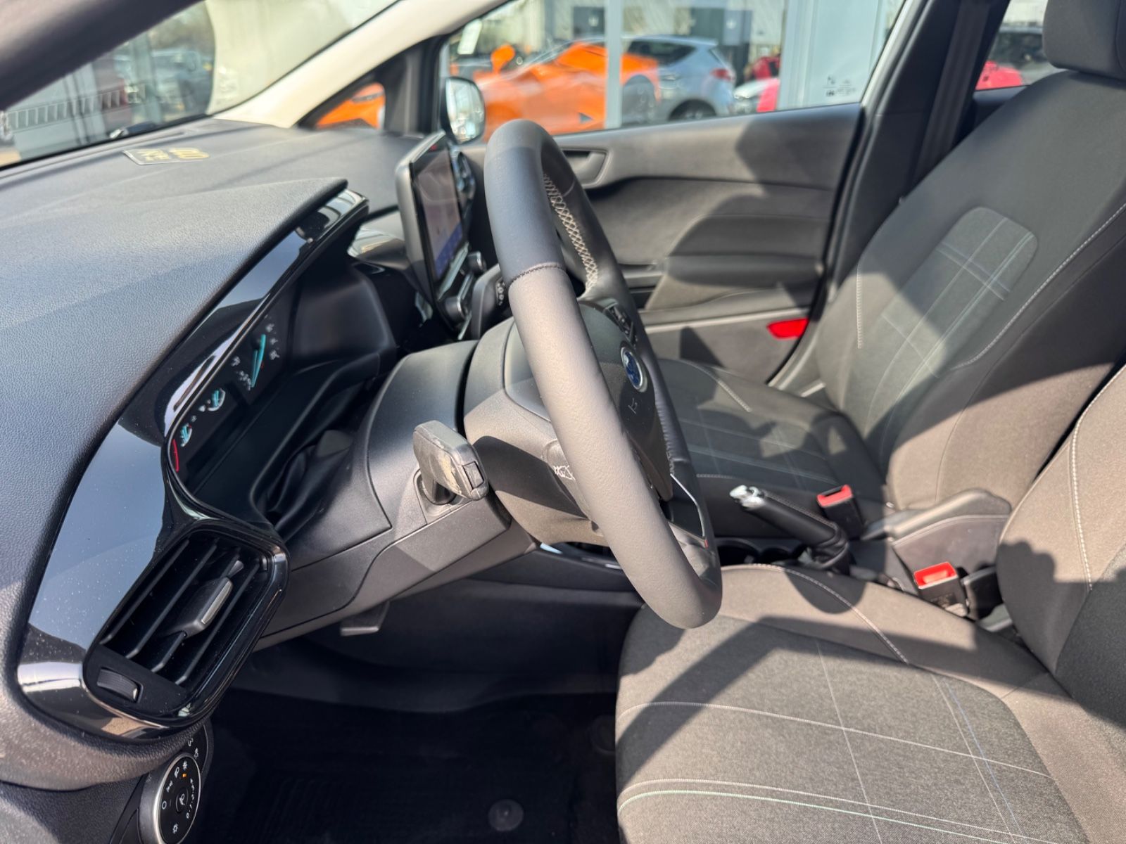 Fahrzeugabbildung Ford FIESTA TREND *NAVI*SHZ*ALU*5-TUERIG*