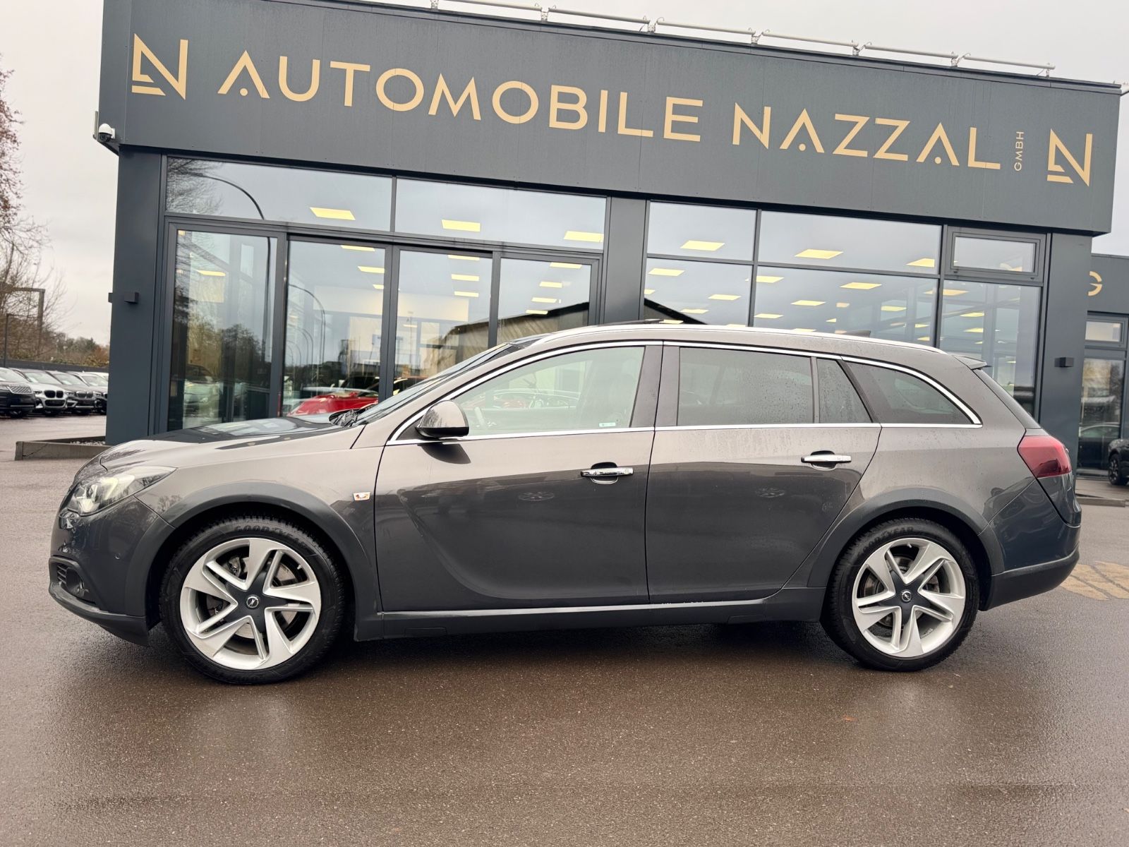 Fahrzeugabbildung Opel INSIGNIA A COUNTRY T 4x4*LEDER*NAVI*R-KAMERA*