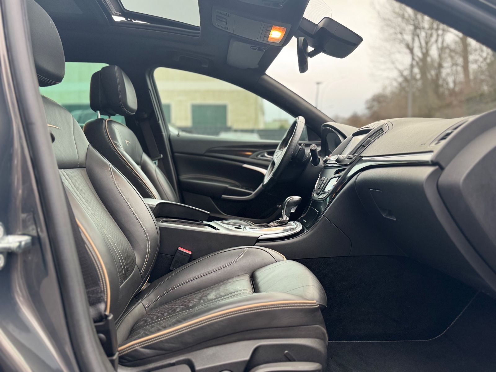 Fahrzeugabbildung Opel INSIGNIA A COUNTRY T 4x4*LEDER*NAVI*R-KAMERA*