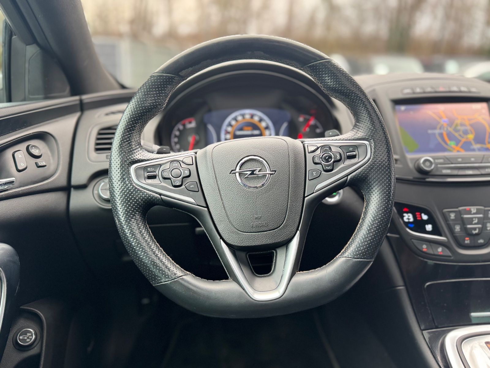 Fahrzeugabbildung Opel INSIGNIA A COUNTRY T 4x4*LEDER*NAVI*R-KAMERA*