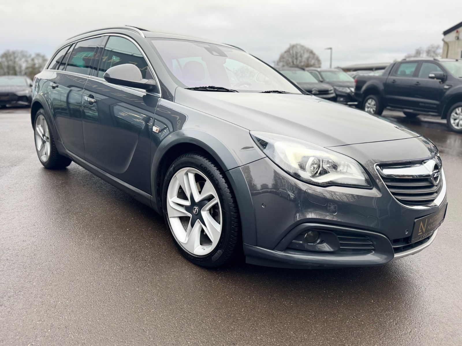 Fahrzeugabbildung Opel INSIGNIA A COUNTRY T 4x4*LEDER*NAVI*R-KAMERA*