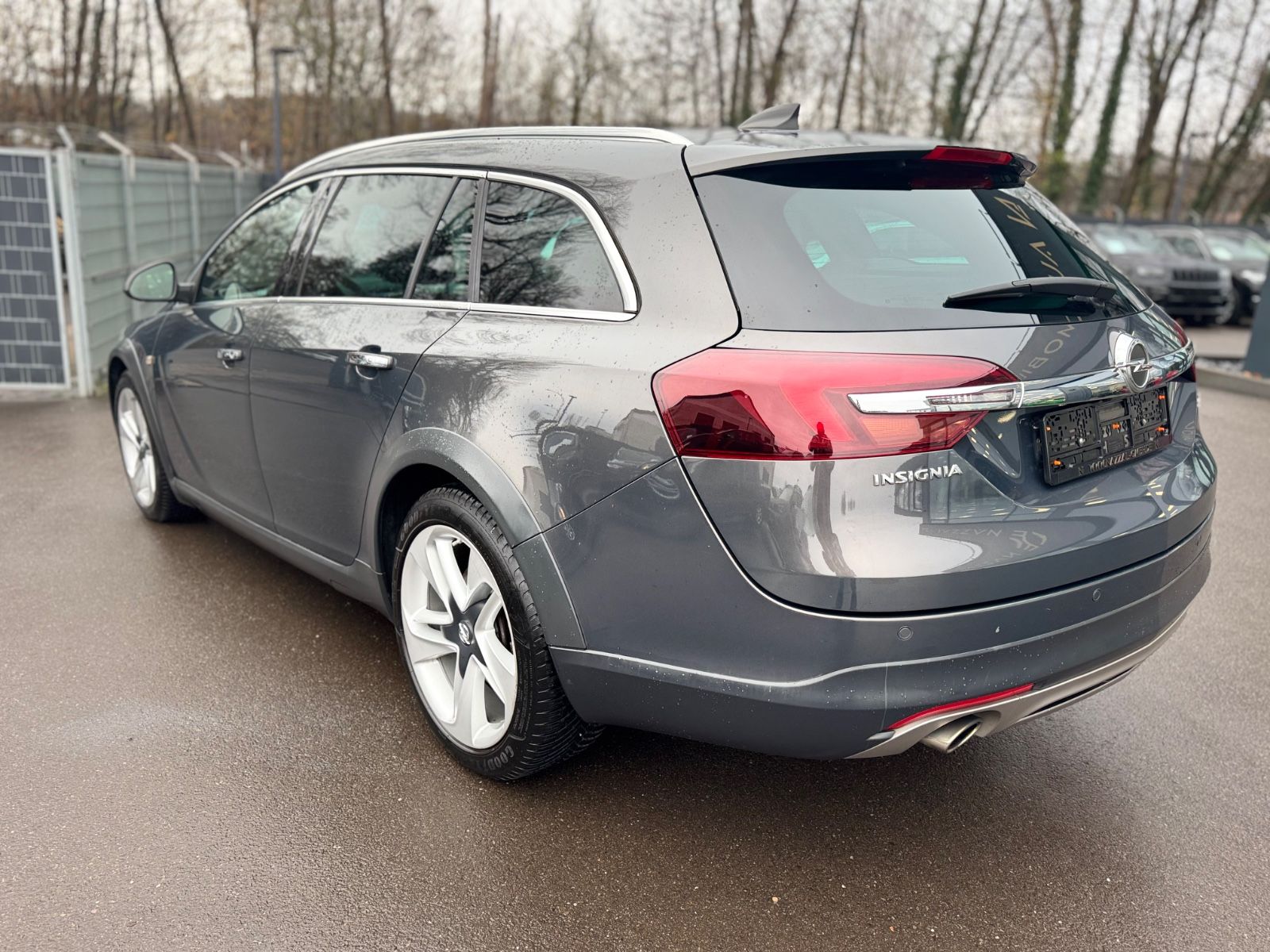 Fahrzeugabbildung Opel INSIGNIA A COUNTRY T 4x4*LEDER*NAVI*R-KAMERA*