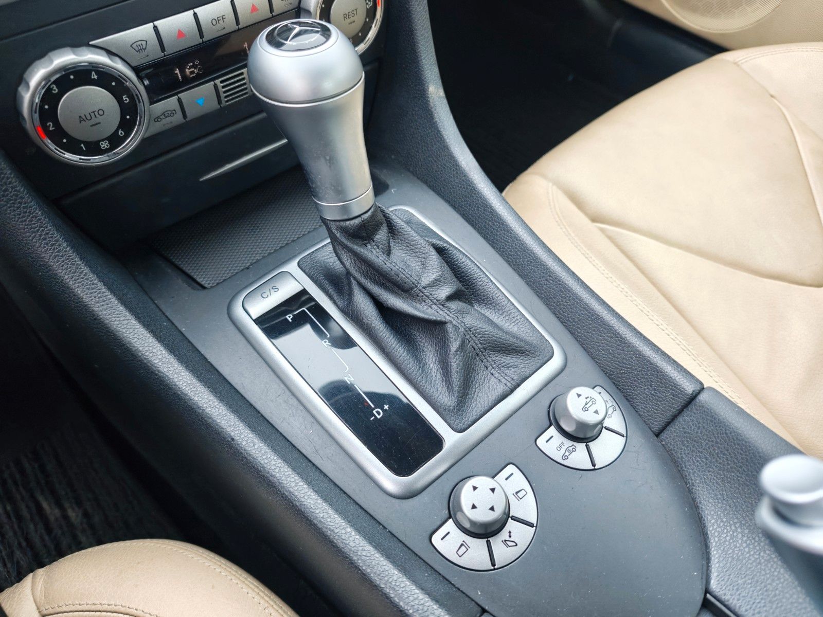 Fahrzeugabbildung Mercedes-Benz SLK 280 ROADSTER *NAVI*LEDER*H/K*AIRSCARF*