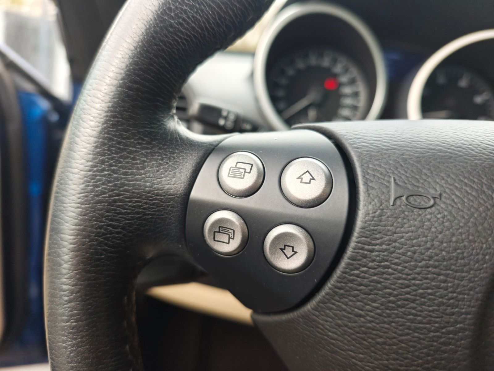 Fahrzeugabbildung Mercedes-Benz SLK 280 ROADSTER *NAVI*LEDER*H/K*AIRSCARF*