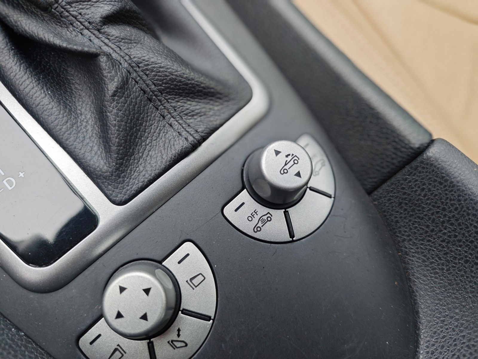 Fahrzeugabbildung Mercedes-Benz SLK 280 ROADSTER *NAVI*LEDER*H/K*AIRSCARF*