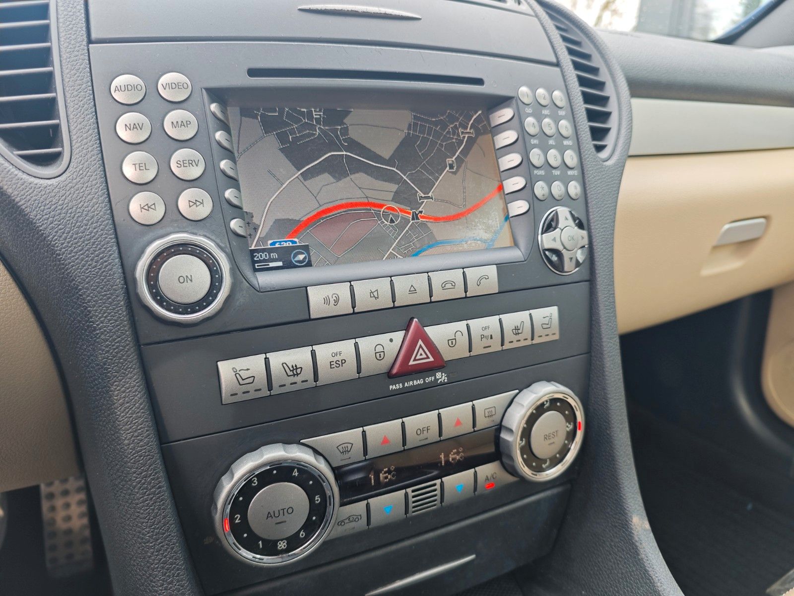 Fahrzeugabbildung Mercedes-Benz SLK 280 ROADSTER *NAVI*LEDER*H/K*AIRSCARF*