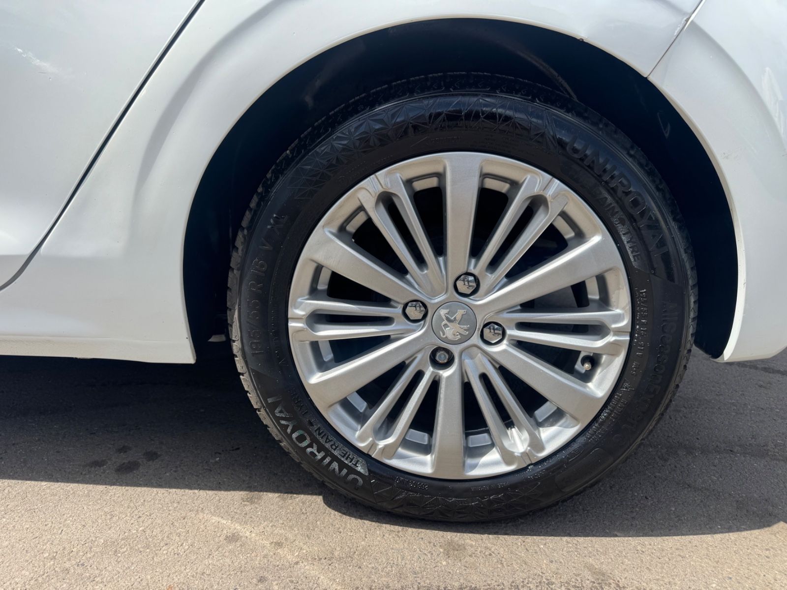 Fahrzeugabbildung Peugeot 208 1.6 STYLE BLUEHDI*5.TÜRIG*KLIMA*2.HD*EURO.6*