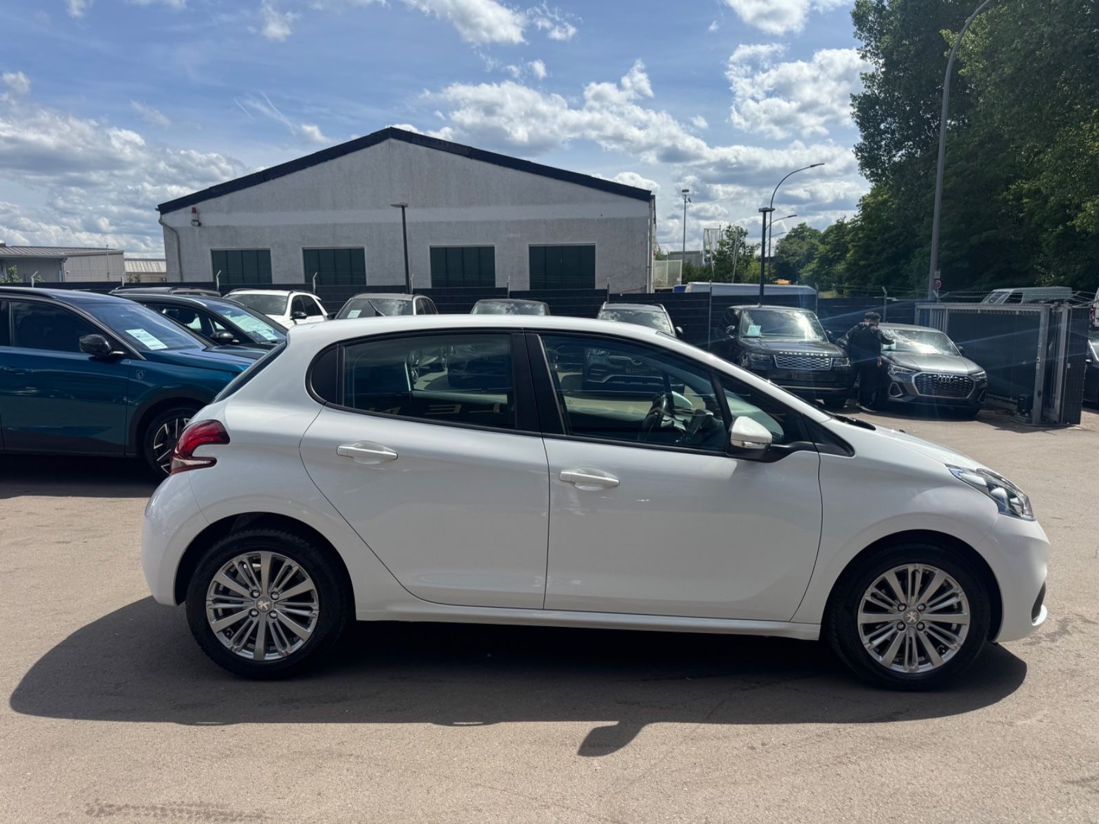 Fahrzeugabbildung Peugeot 208 1.6 STYLE BLUEHDI*5.TÜRIG*KLIMA*2.HD*EURO.6*