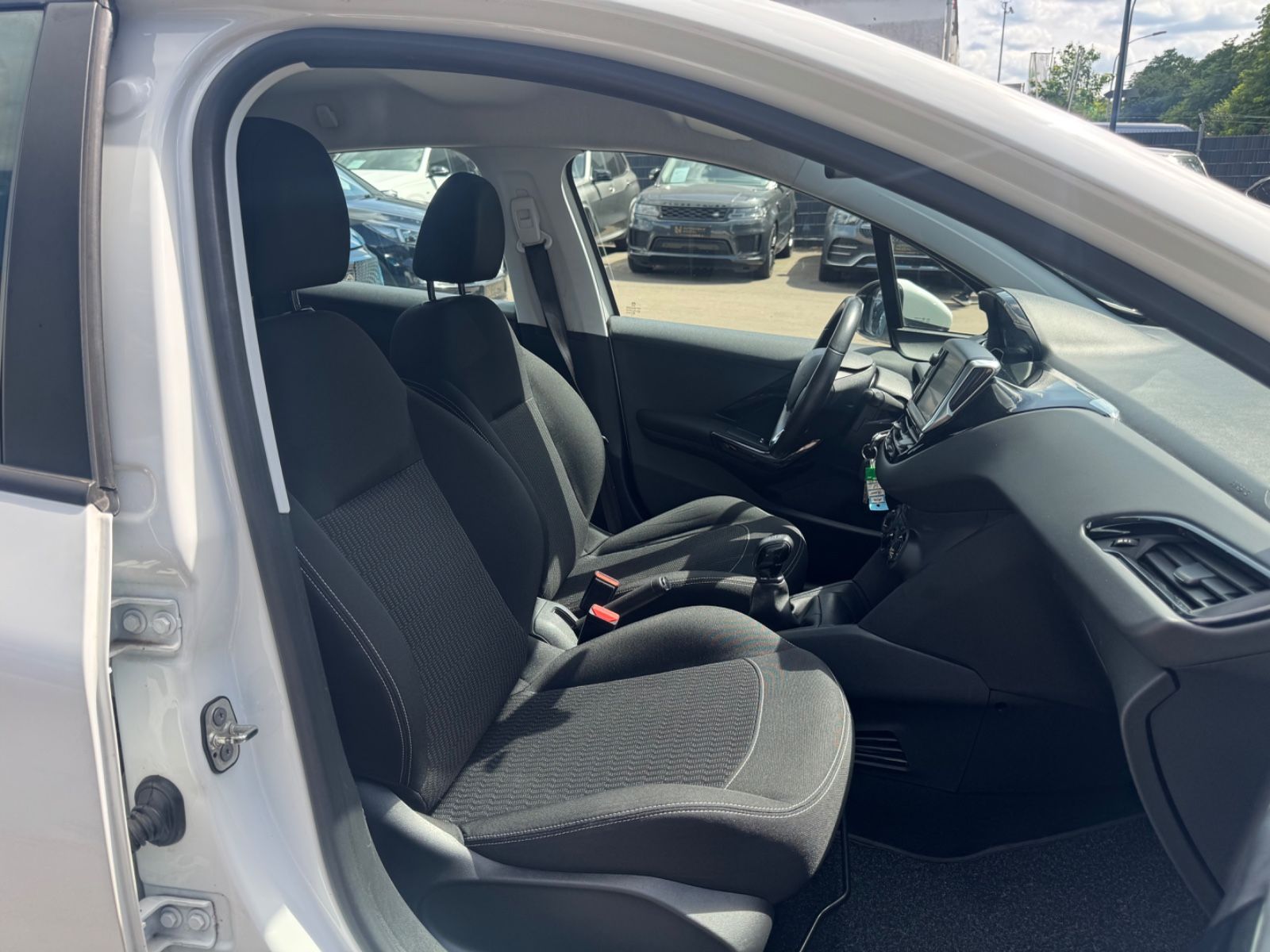 Fahrzeugabbildung Peugeot 208 1.6 STYLE BLUEHDI*5.TÜRIG*KLIMA*2.HD*EURO.6*