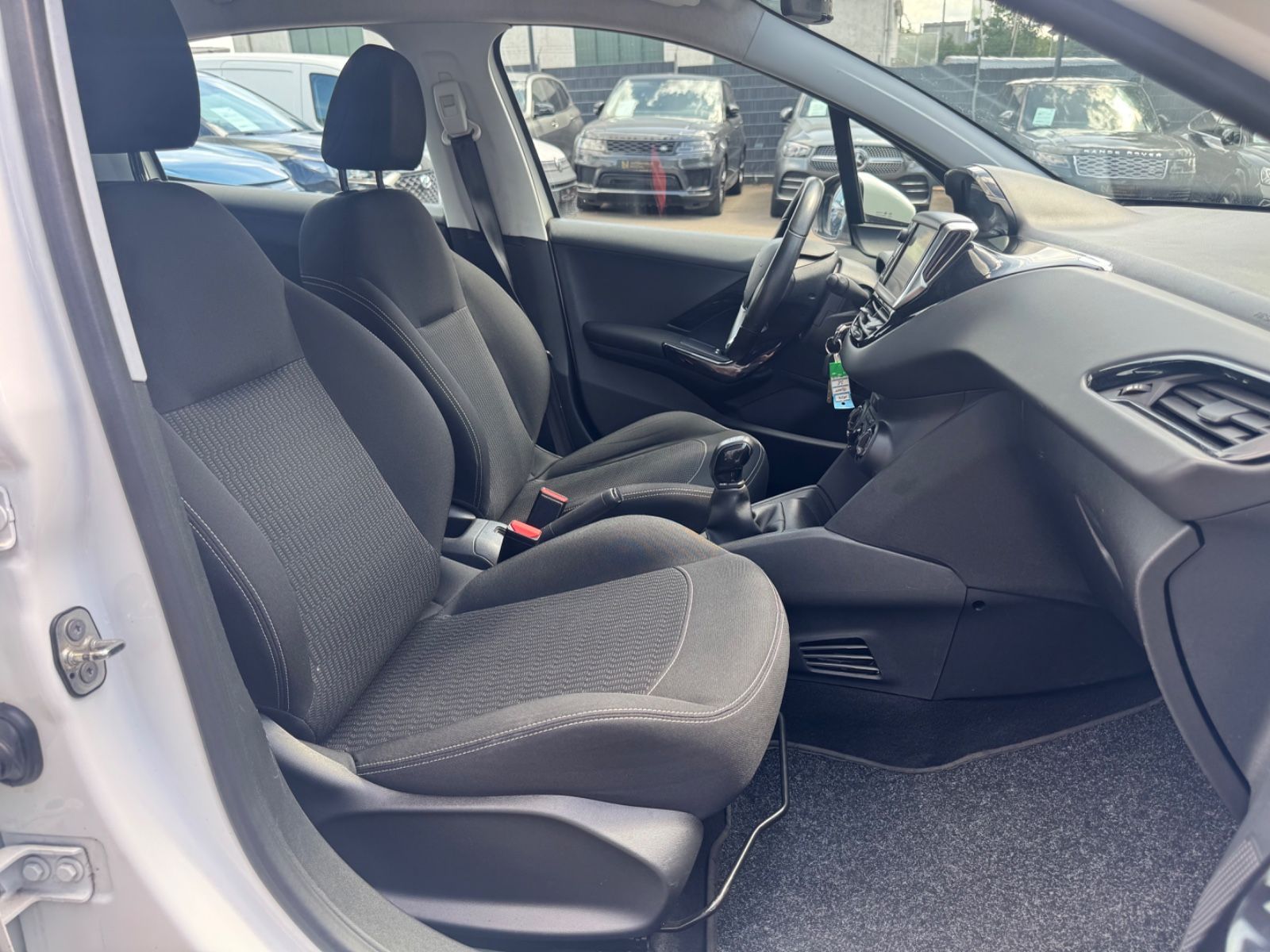 Fahrzeugabbildung Peugeot 208 1.6 STYLE BLUEHDI*5.TÜRIG*KLIMA*2.HD*EURO.6*