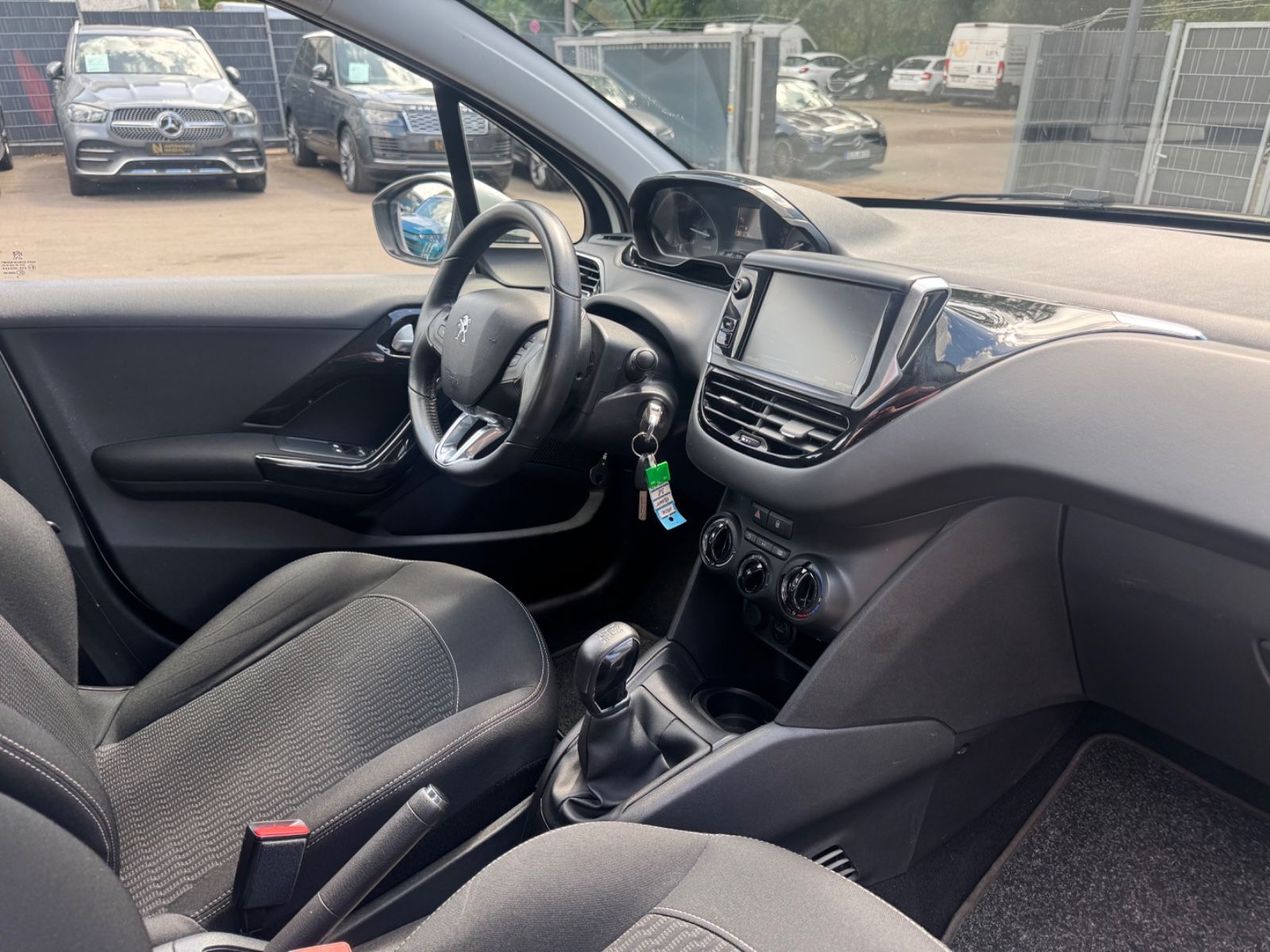 Fahrzeugabbildung Peugeot 208 1.6 STYLE BLUEHDI*5.TÜRIG*KLIMA*2.HD*EURO.6*