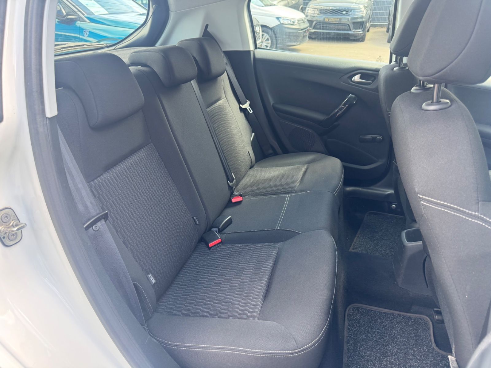 Fahrzeugabbildung Peugeot 208 1.6 STYLE BLUEHDI*5.TÜRIG*KLIMA*2.HD*EURO.6*