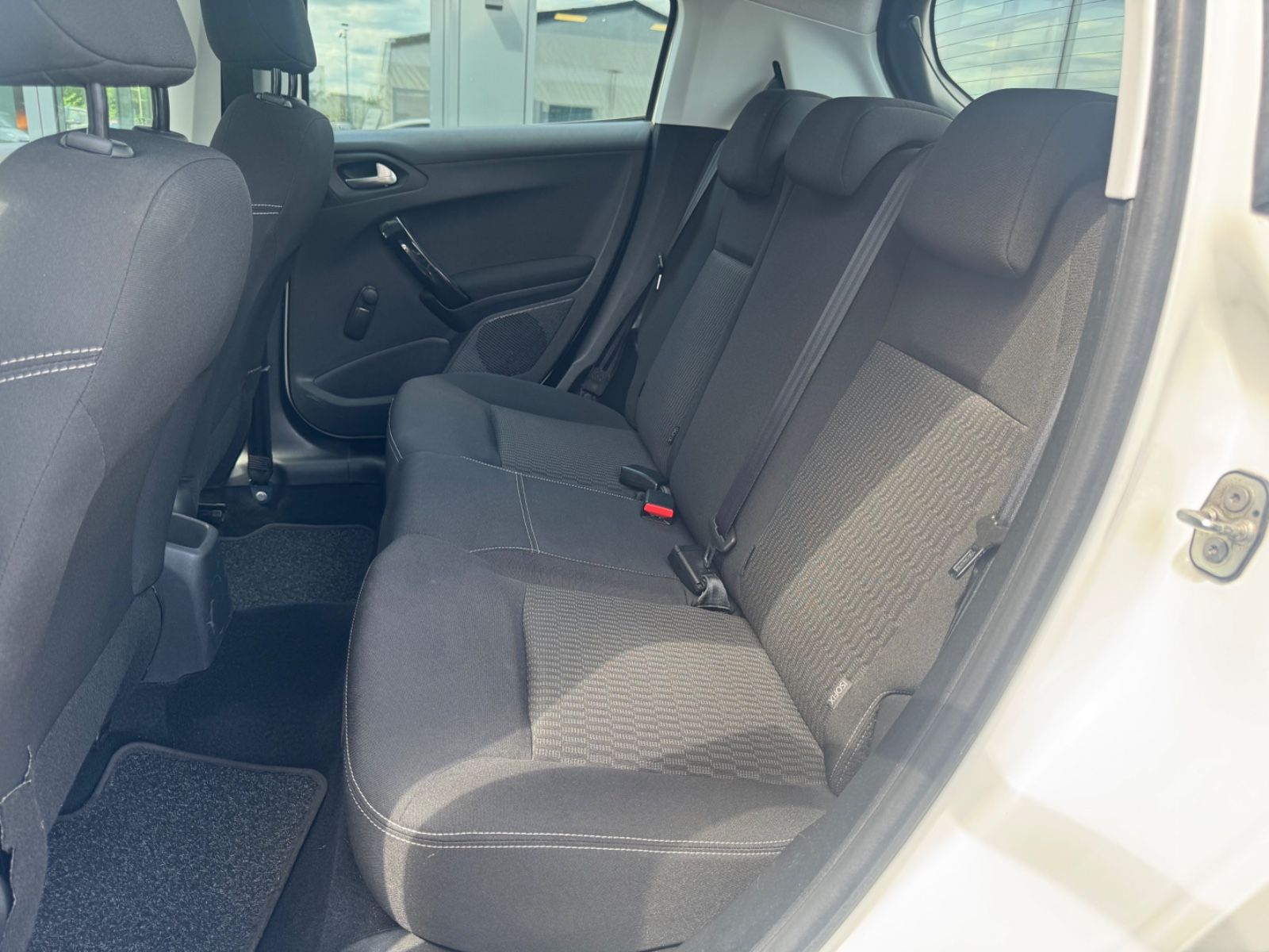 Fahrzeugabbildung Peugeot 208 1.6 STYLE BLUEHDI*5.TÜRIG*KLIMA*2.HD*EURO.6*