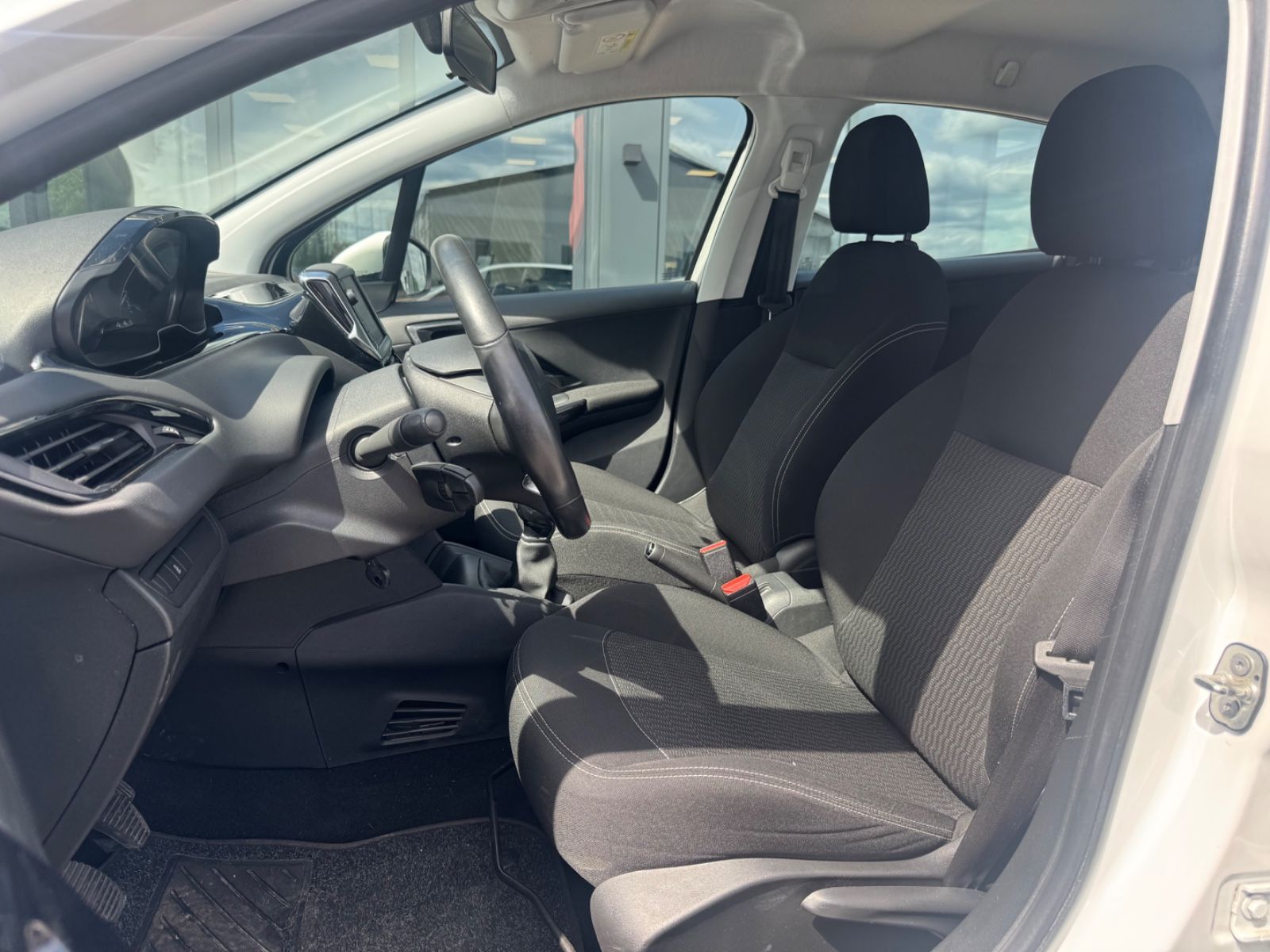 Fahrzeugabbildung Peugeot 208 1.6 STYLE BLUEHDI*5.TÜRIG*KLIMA*2.HD*EURO.6*