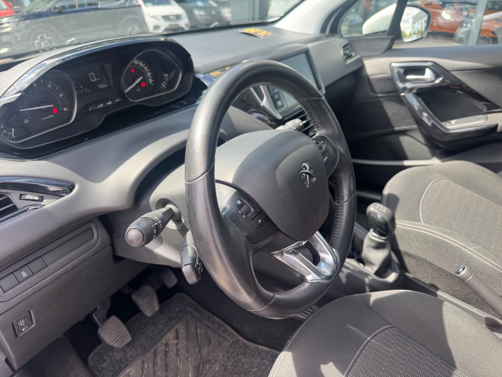 Fahrzeugabbildung Peugeot 208 1.6 STYLE BLUEHDI*5.TÜRIG*KLIMA*2.HD*EURO.6*